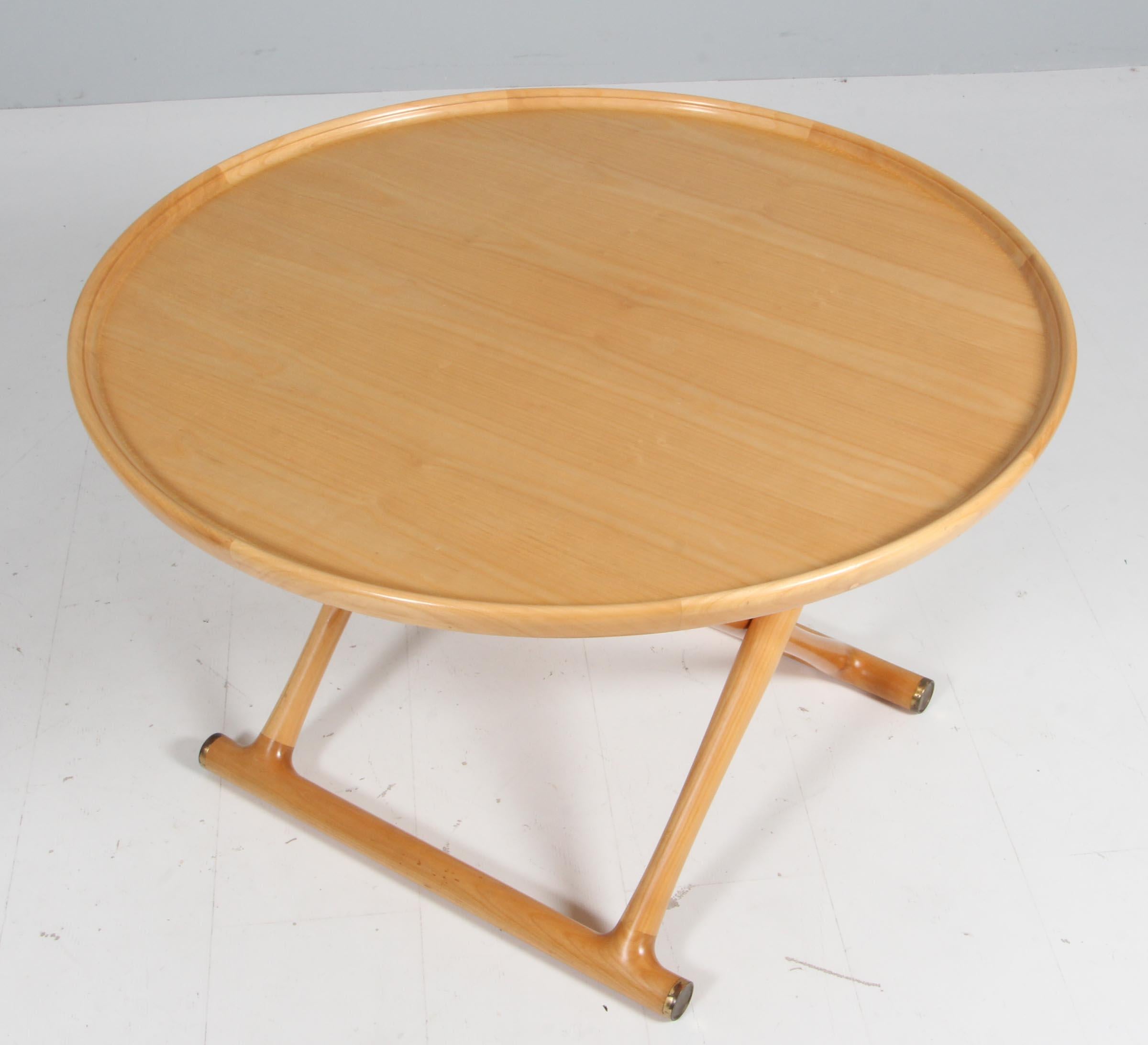 Mogens Lassen round coffee table in partly solid Elm wood. Brass details.

Model Egyptian table, made by Rud Rasmussen.