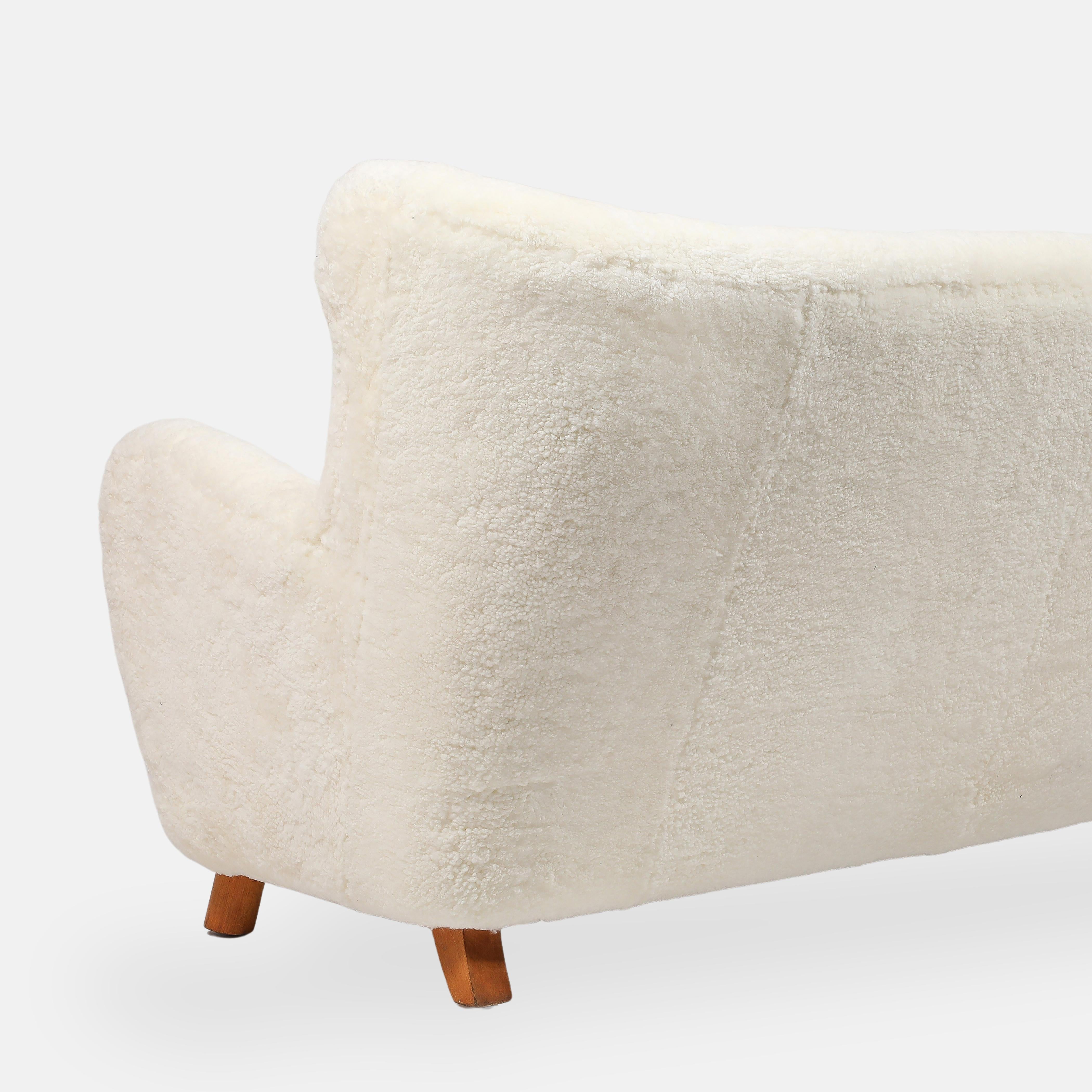Raro sofá orgánico Mogens Lassen en bouclé marfil, Dinamarca, años 30 en venta 3