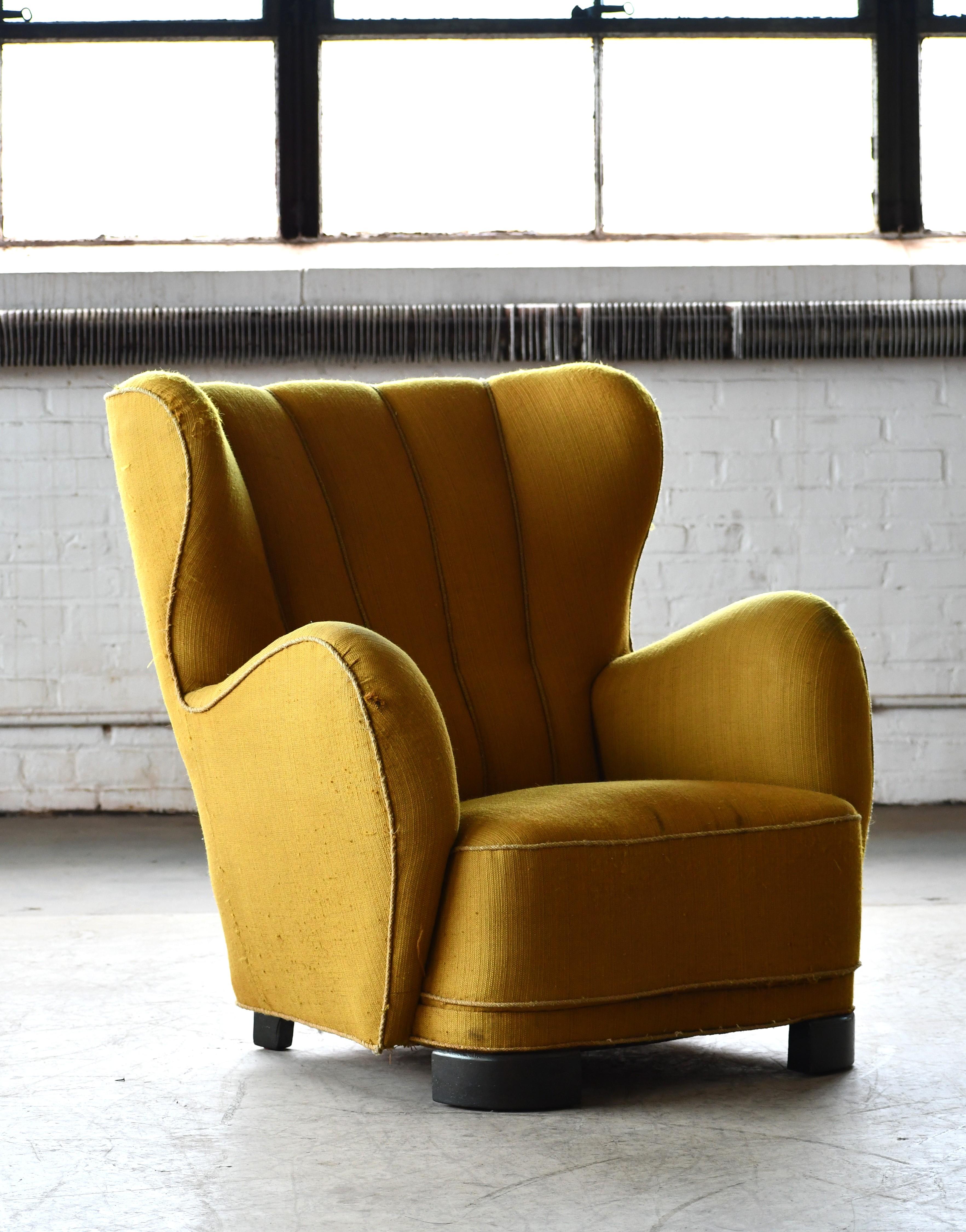 Mogens Lassen Style Danish 1940s Channel Back Lounge Chair in Wool Fabric (Moderne der Mitte des Jahrhunderts) im Angebot