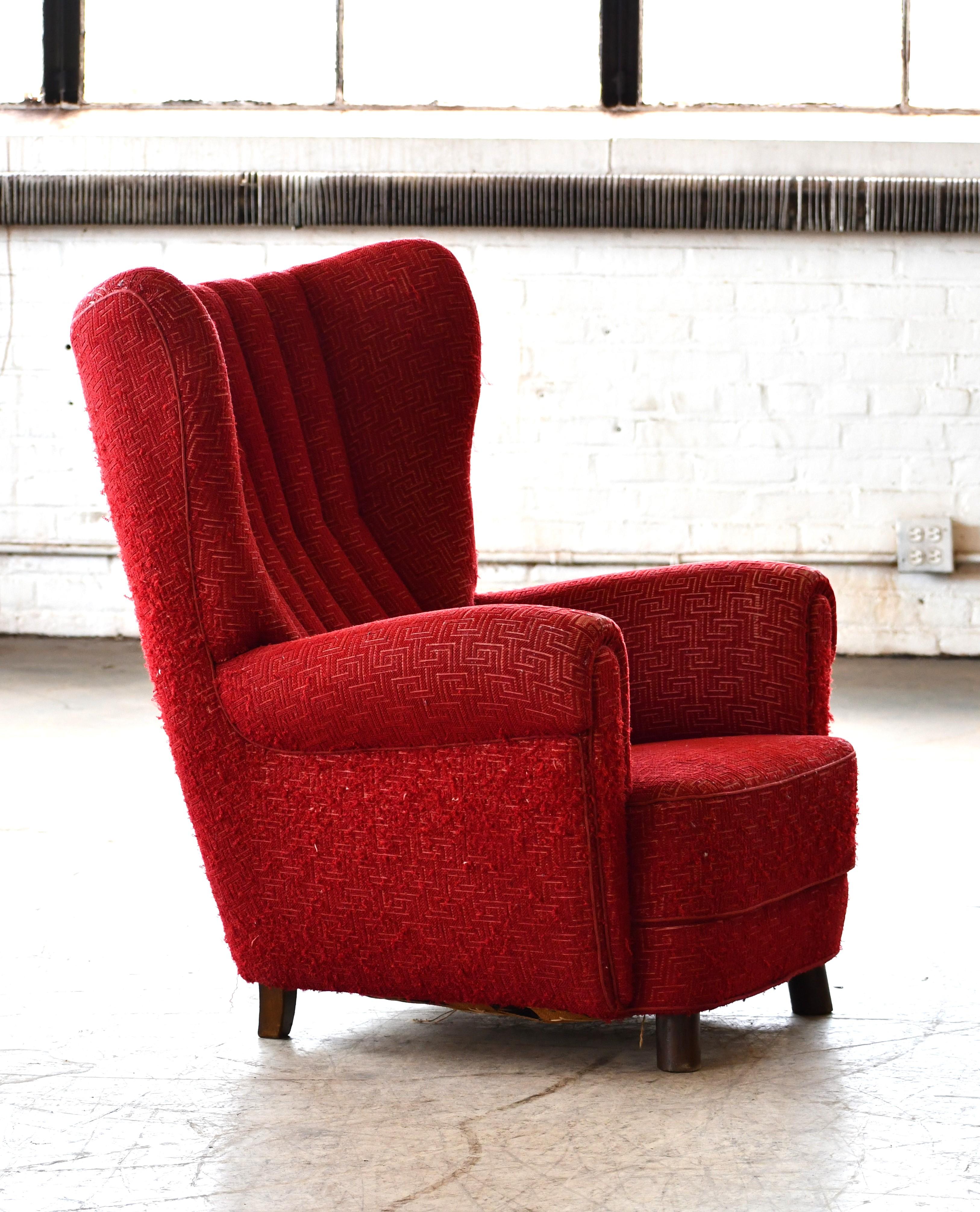 Mogens Lassen Style Danish 1940s Large Highback Lounge Chair with Channelled Back (Moderne der Mitte des Jahrhunderts) im Angebot