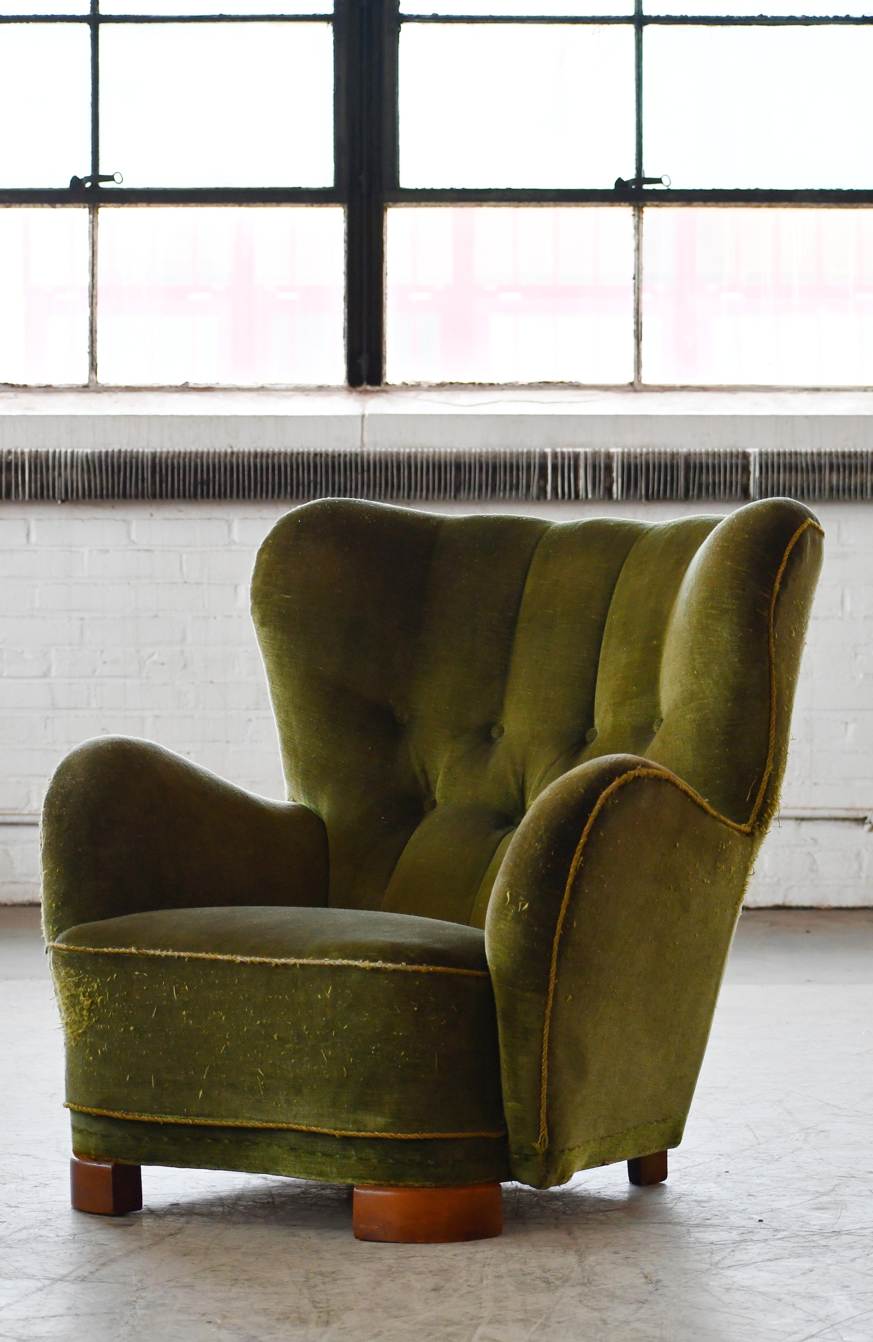 Mogens Lassen Style Danish 1940s Lounge or Club Chair in Green Mohair Fabric In Good Condition In Bridgeport, CT