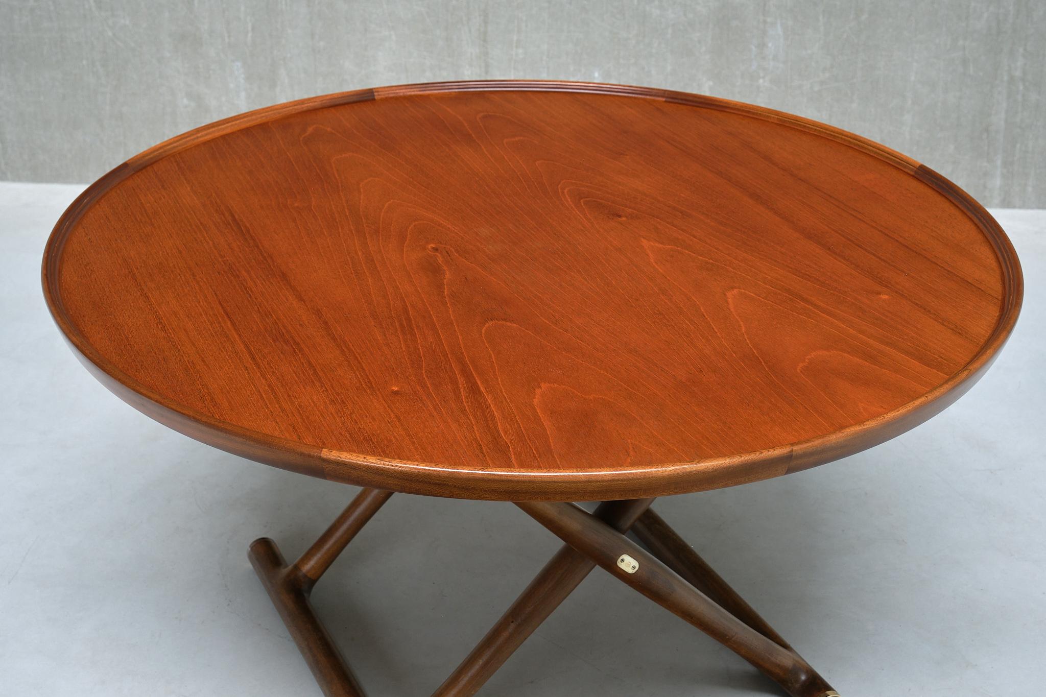 Scandinave moderne Table basse égyptienne de Mogens Lassen, teck et laiton, A.J. Iversen, Danemark en vente