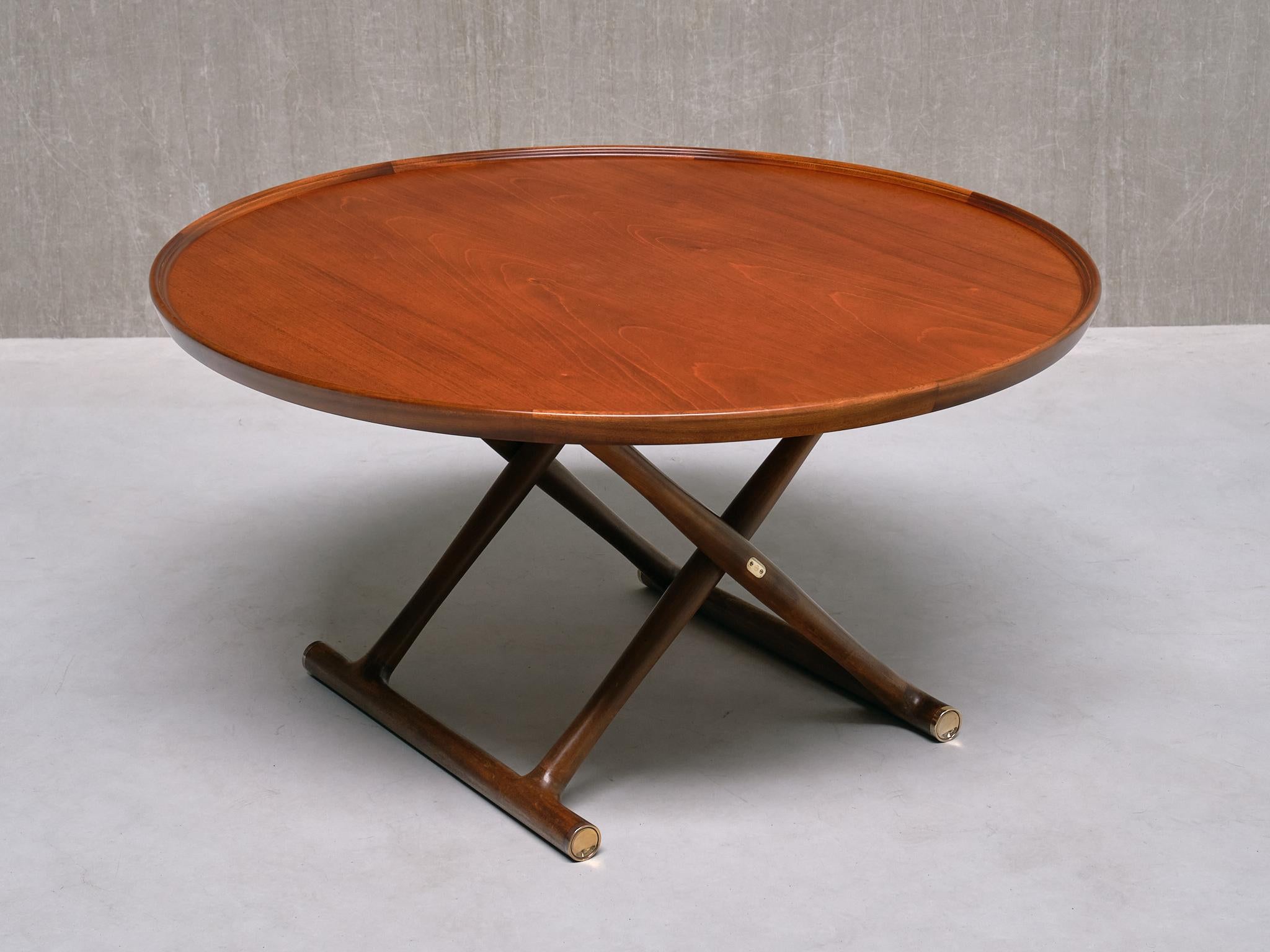 Table basse égyptienne de Mogens Lassen, teck et laiton, A.J. Iversen, Danemark Bon état - En vente à The Hague, NL