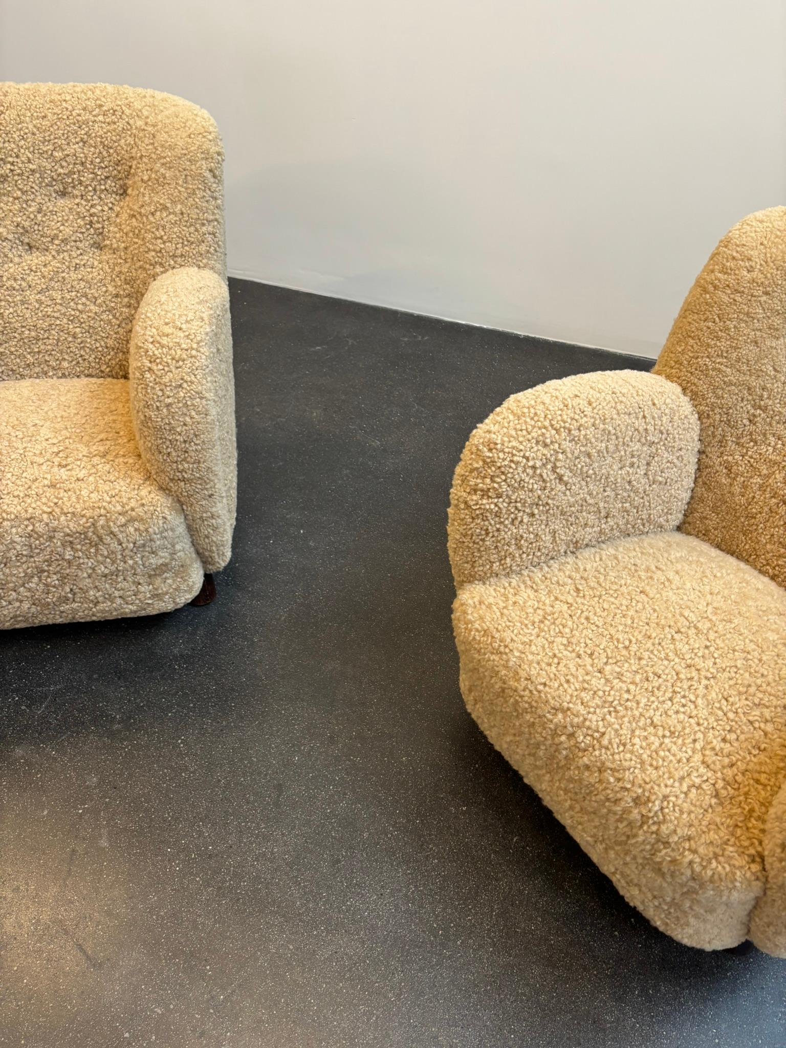 Mogens Lasssen Coppia di poltrone in olmo e pelle di pecora, anni '40 in vendita 4