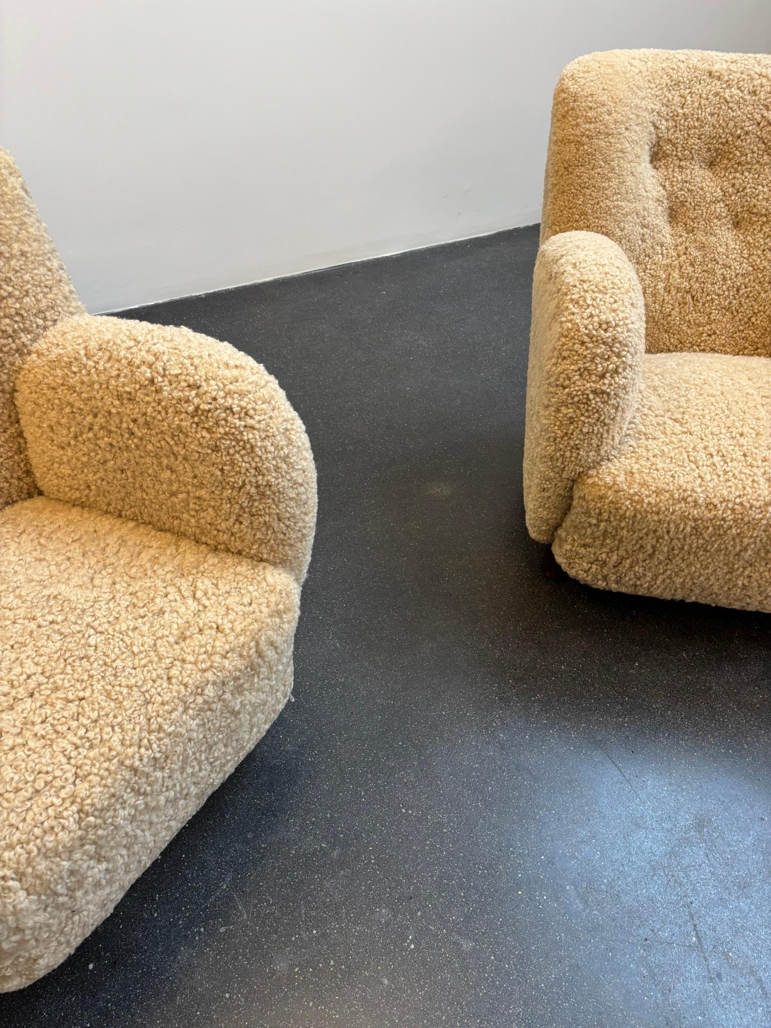 Mogens Lasssen Coppia di poltrone in olmo e pelle di pecora, anni '40 in vendita 7