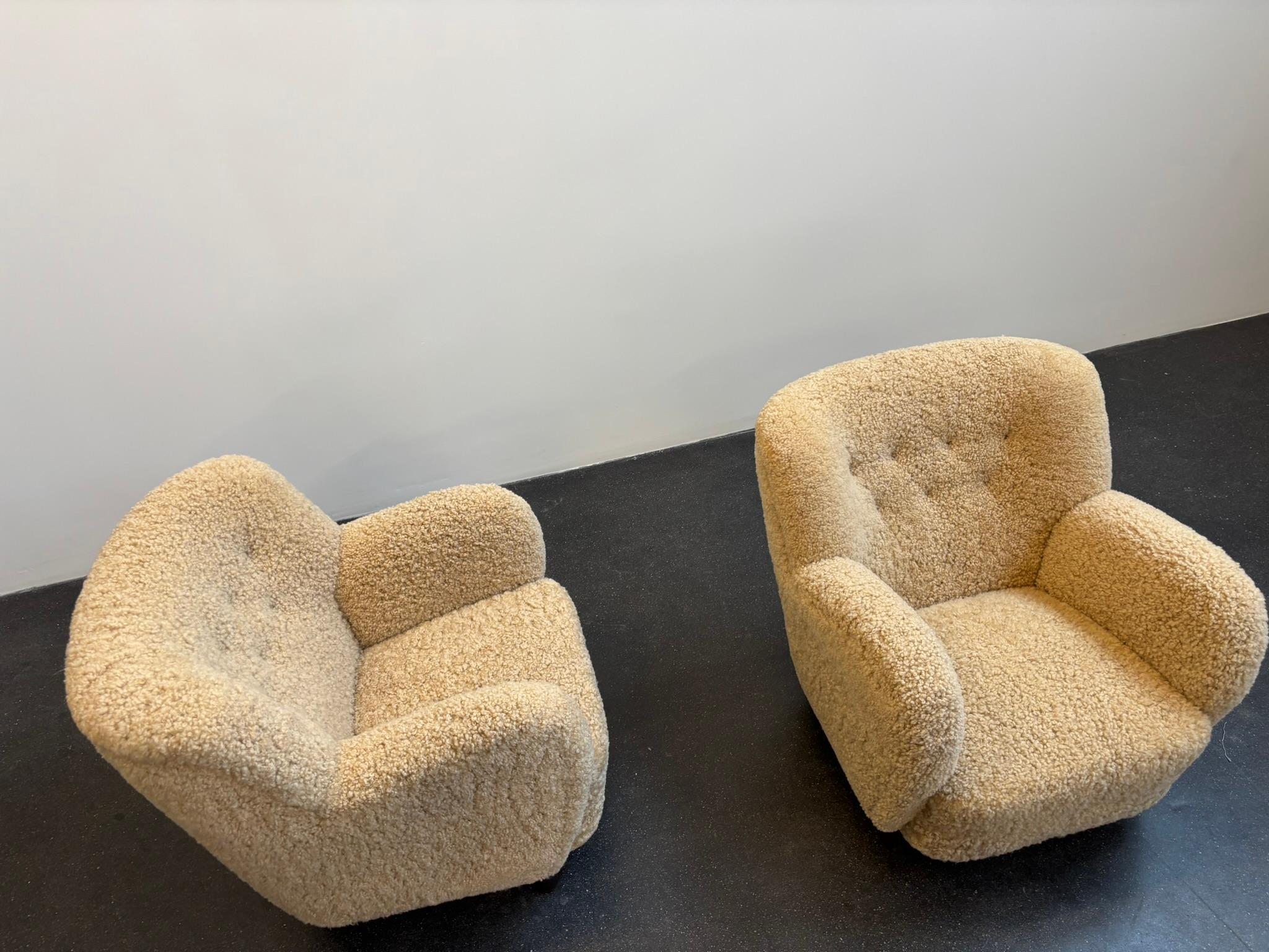 Mogens Lasssen Coppia di poltrone in olmo e pelle di pecora, anni '40 in vendita 12