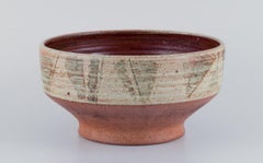 Mogens Nielsen, Nysted. Large ceramic bowl decorated with abstract design