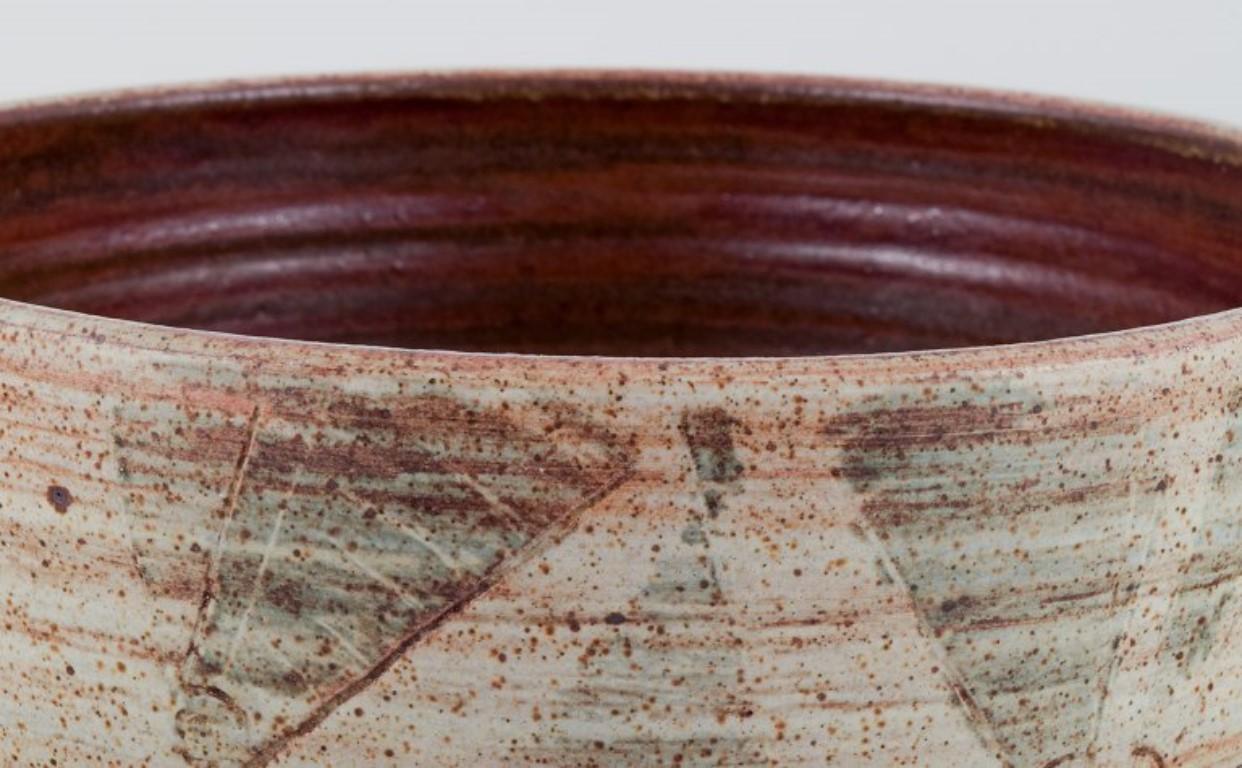 Glazed Mogens Nielsen, Nysted. Large ceramic bowl decorated with abstract design For Sale