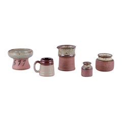 Mogens Nielsen, Nysted / Stouby Keramik e altri. Cinque pezzi di ceramica