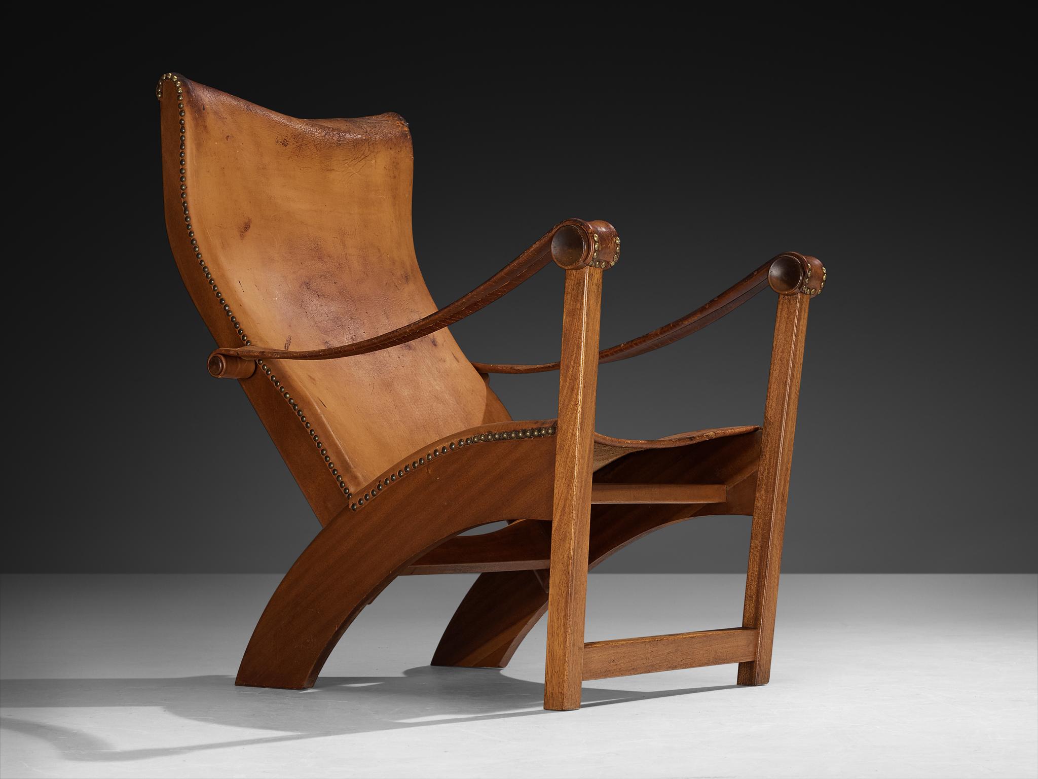 Mogens Voltelen per Niels Vodder, poltrona da salotto modello 'Copenhagen', mogano, pelle patinata, ottone, Danimarca, design 1936, produzione 1940

La poltrona Copenhagen è stata disegnata da Mogens Voltelen nel 1936 e presentata per la prima volta