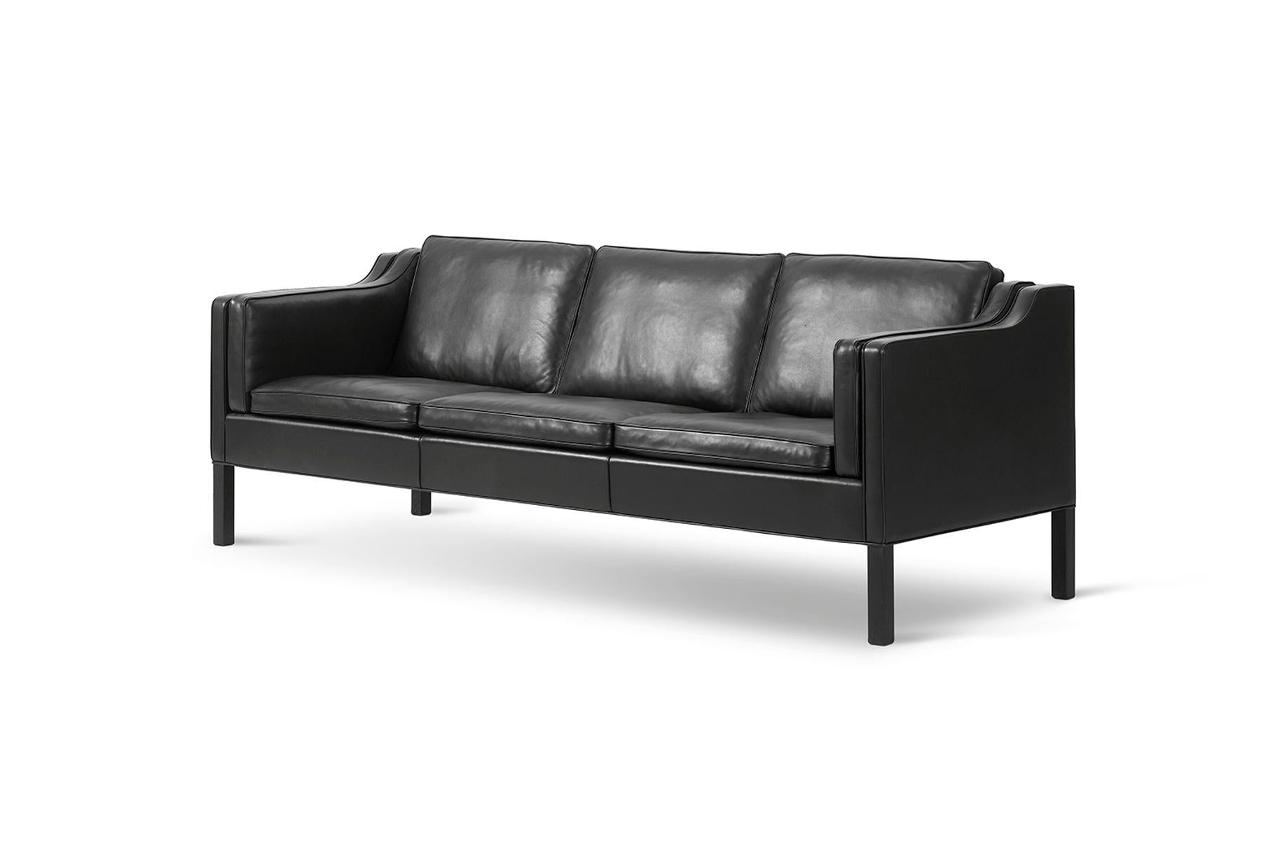 The 2213 sofa was designed by Børge Mogensen for his own home in 1962. With generous proportions, modest aesthetic, a choice of materials and execution second to none, the sofa achieves Mogensen’s ambition to create the ultimate sofa.