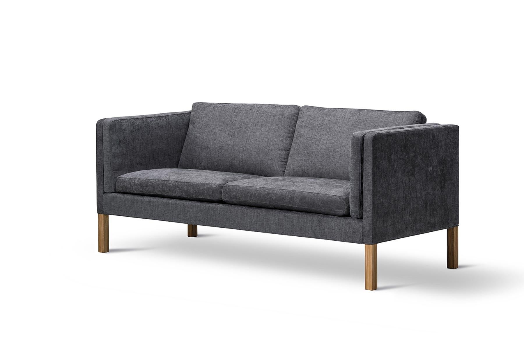 Mid-Century Modern Mogensen 2335 Sofa For Sale