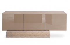 Credenza Mogg Block – Design Bellavista & Piccini Lucida RAL 1019 / Travertino