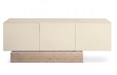 Sideboard „Mogg Block“ aus modernem Travertin-Marmor und matt lackiert, RAL 1013