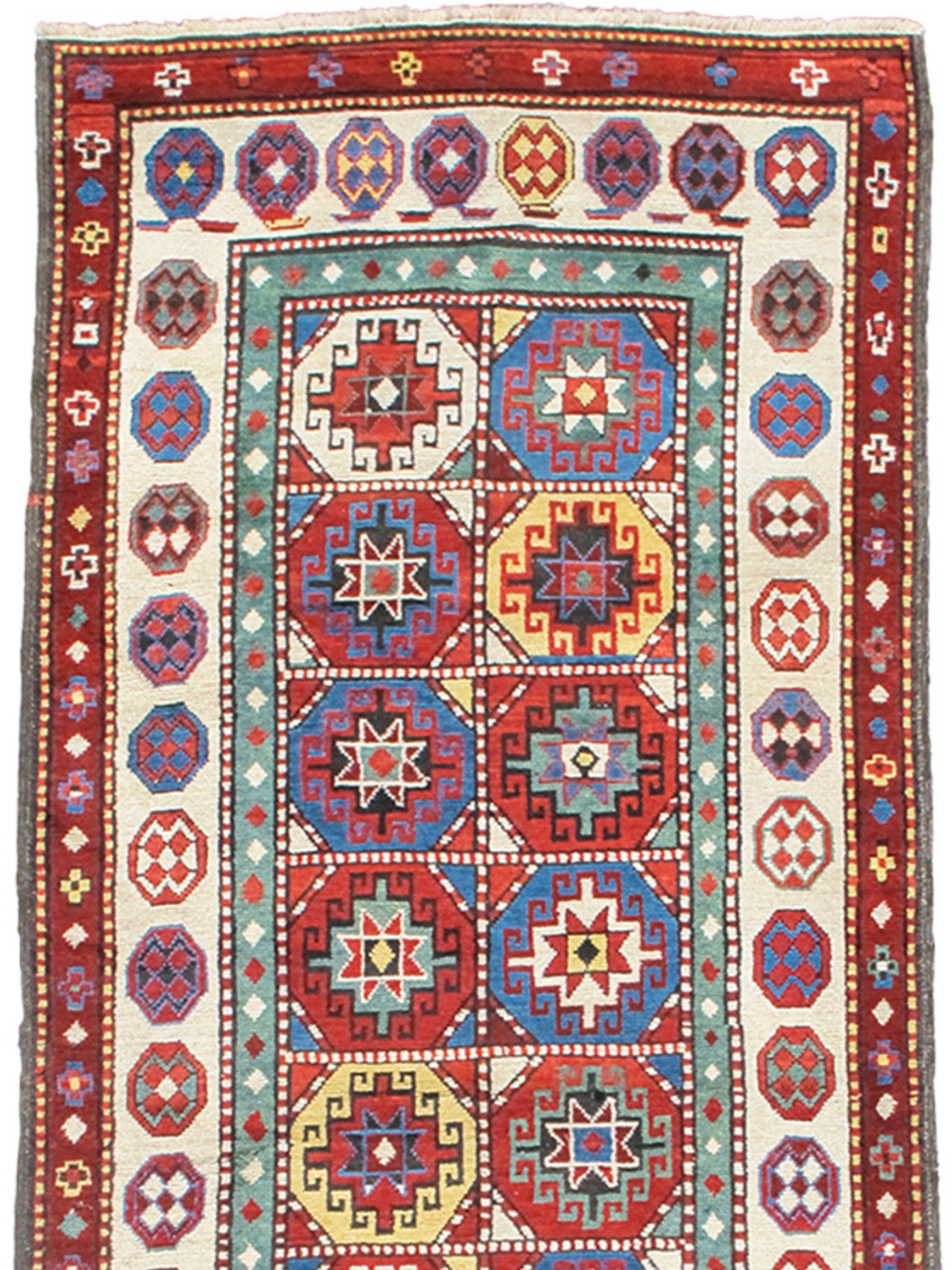 Langer Moghan-Teppich, spätes 19. Jahrhundert (Kaukasisch) im Angebot