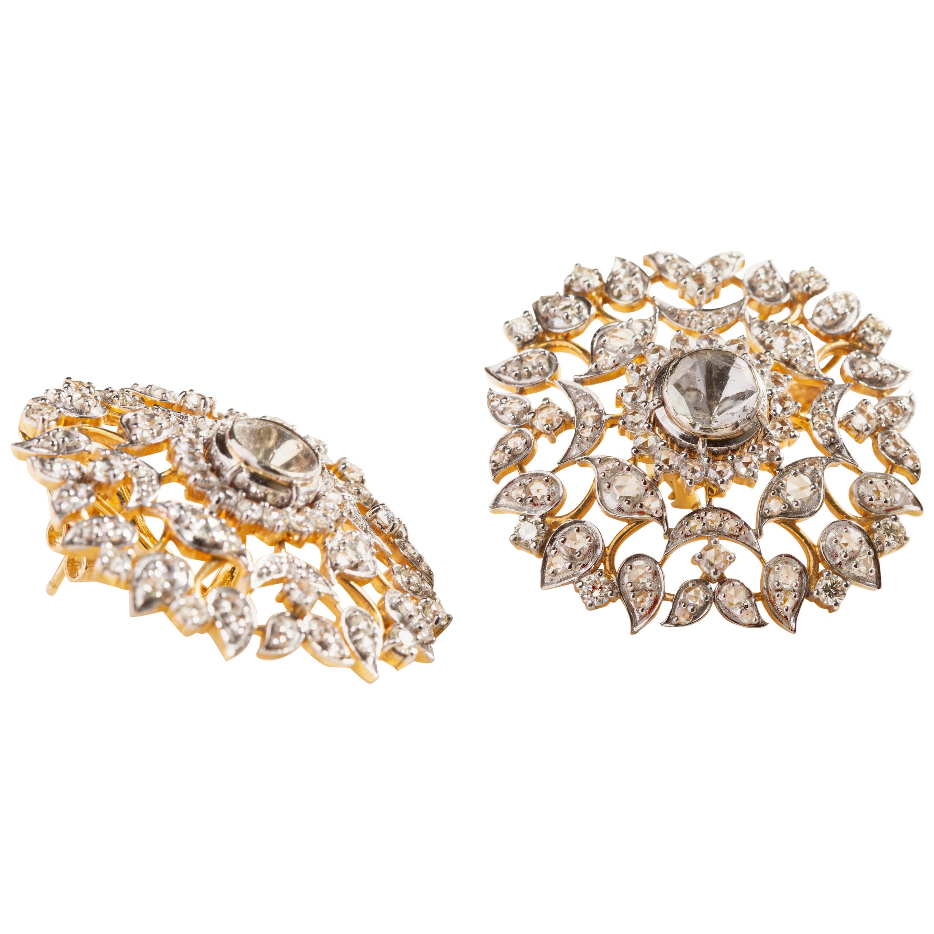 Boucles d'oreilles Mogul en or 18 carats avec diamants brillants, taille rose et non taillés en vente