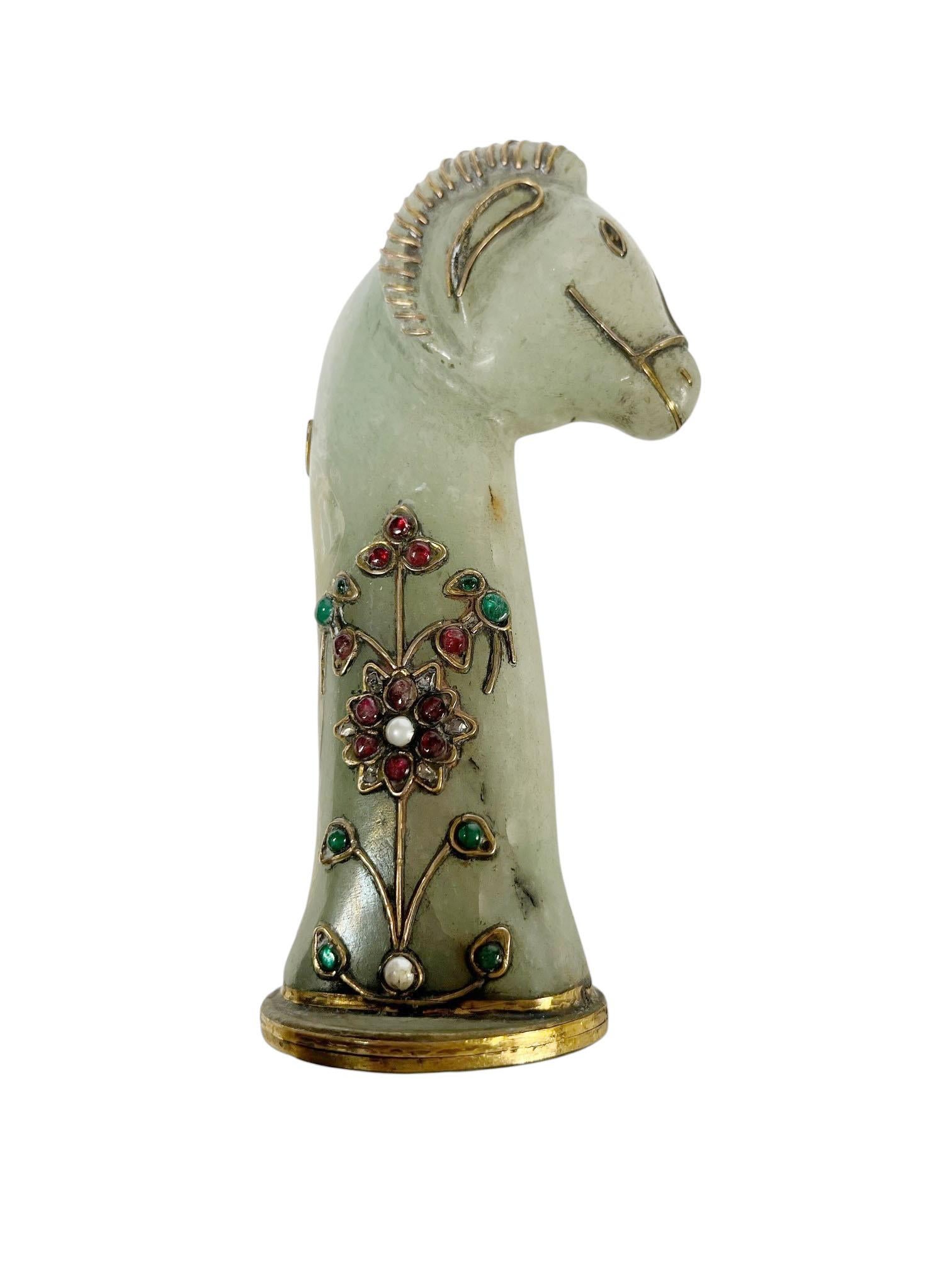 Mogul-Jade-Griff mit Edelsteinen im Zustand „Gut“ im Angebot in Dallas, TX