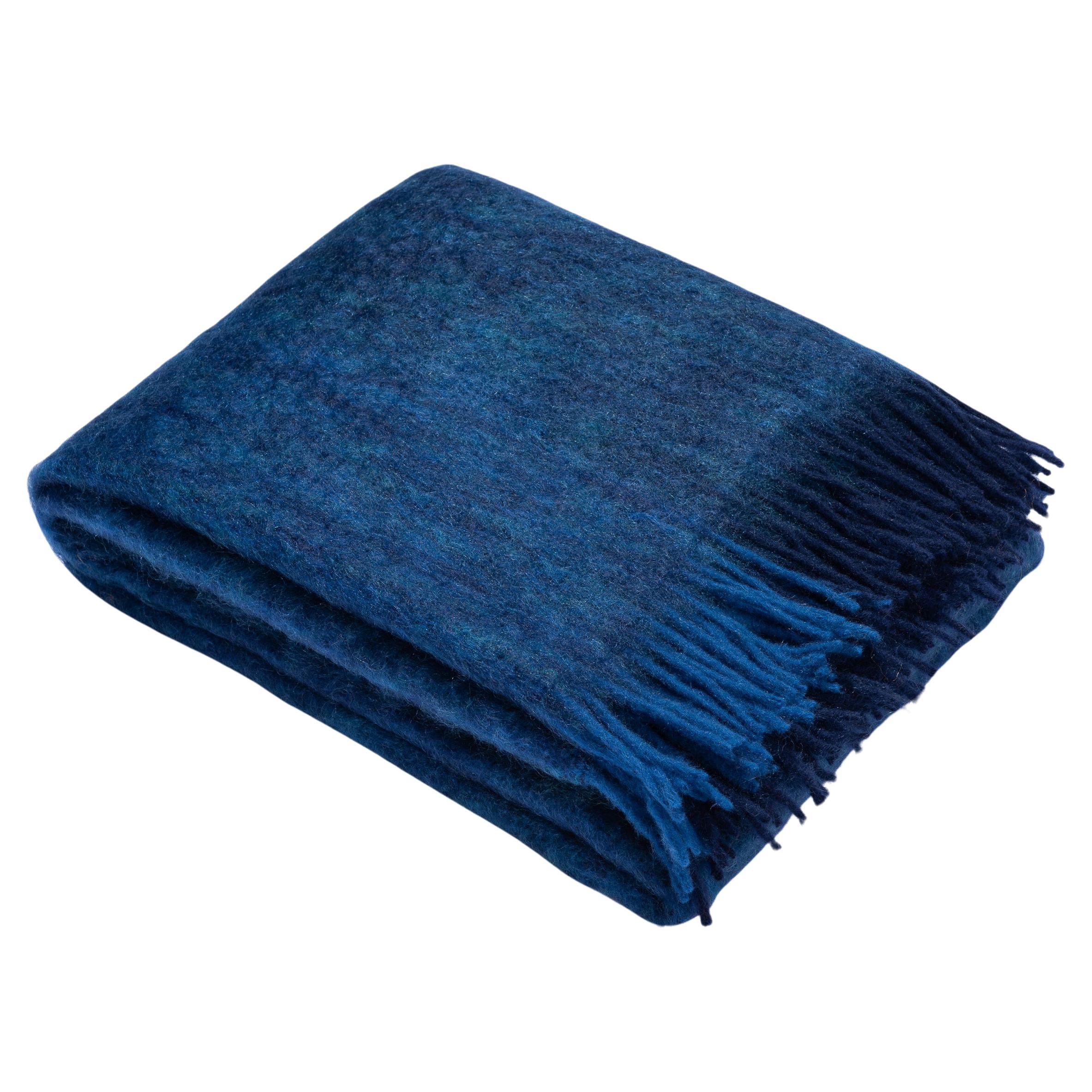 Mohair-Deckendecke Blau gewebt aus Mohair und Wolle von Catharina Mende im Angebot