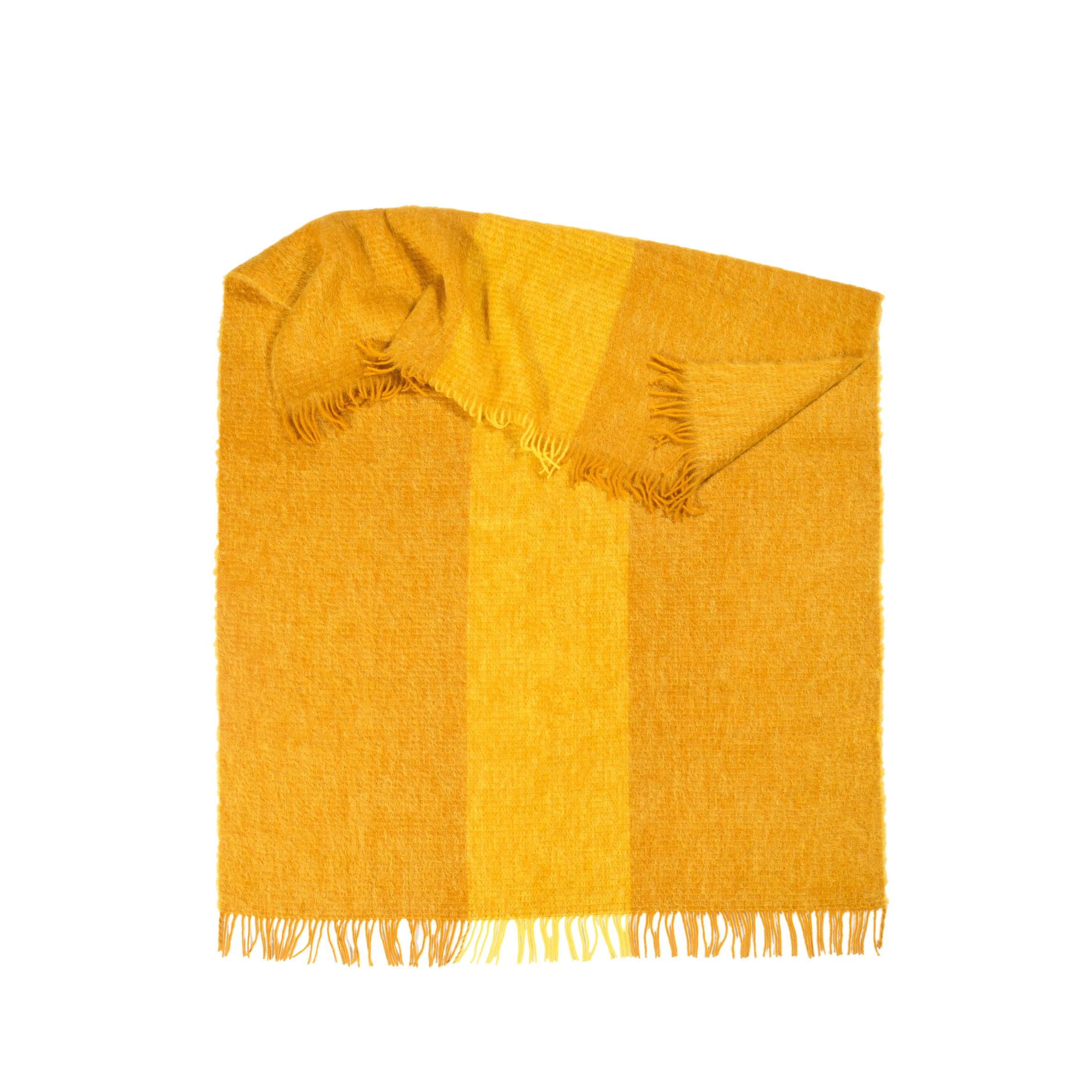 Gelbe Mohair-Deckendecke aus Mohair gewebt aus Mohair und Wolle von Catharina Mende (Moderne) im Angebot