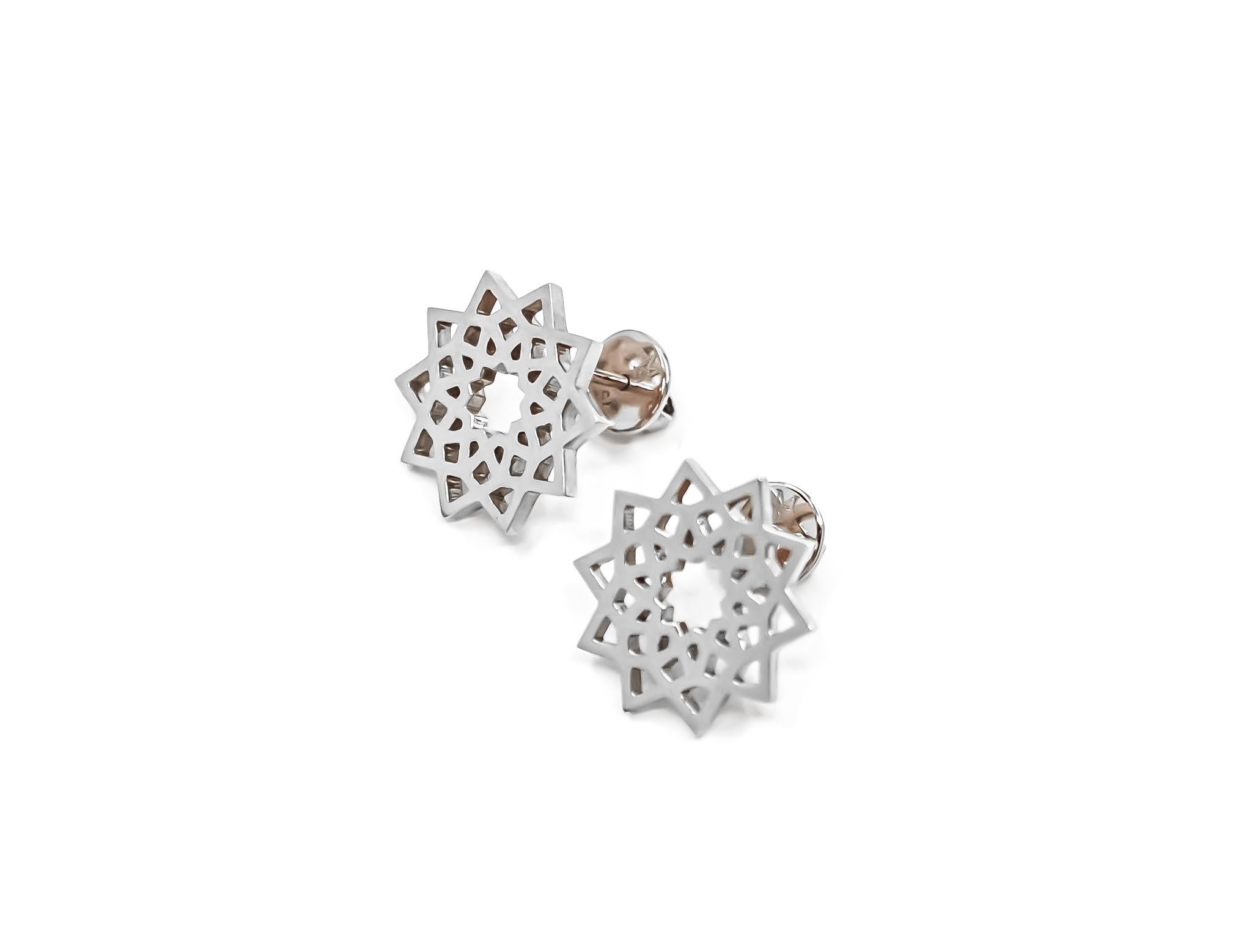 Arabesque Deco Andalusian Style Stud Earrings in 18kt White Gold In New Condition For Sale In Dubai, AE