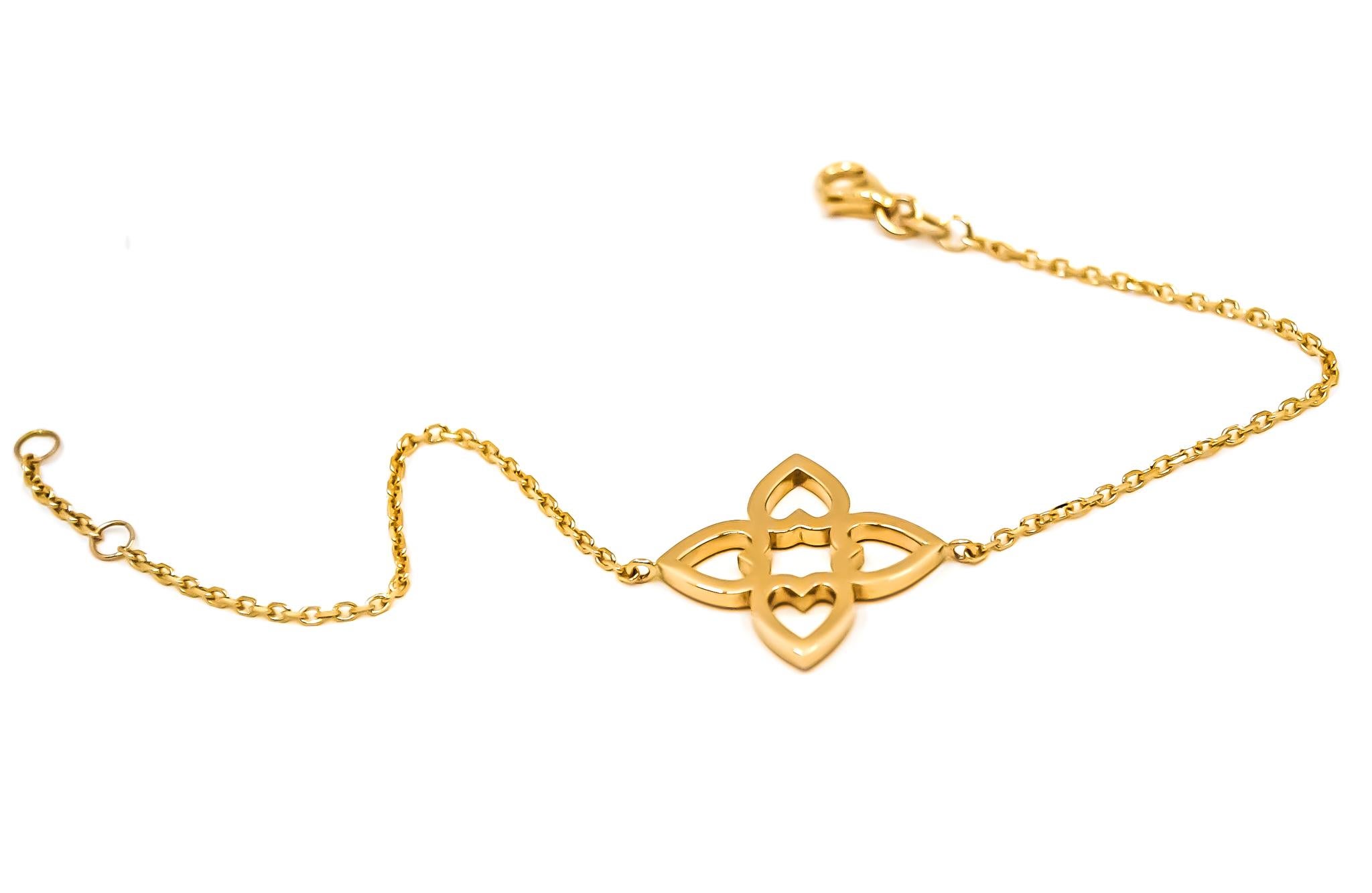 Connected Hearts Bracelet in 18kt Gold In New Condition For Sale In Dubai, AE