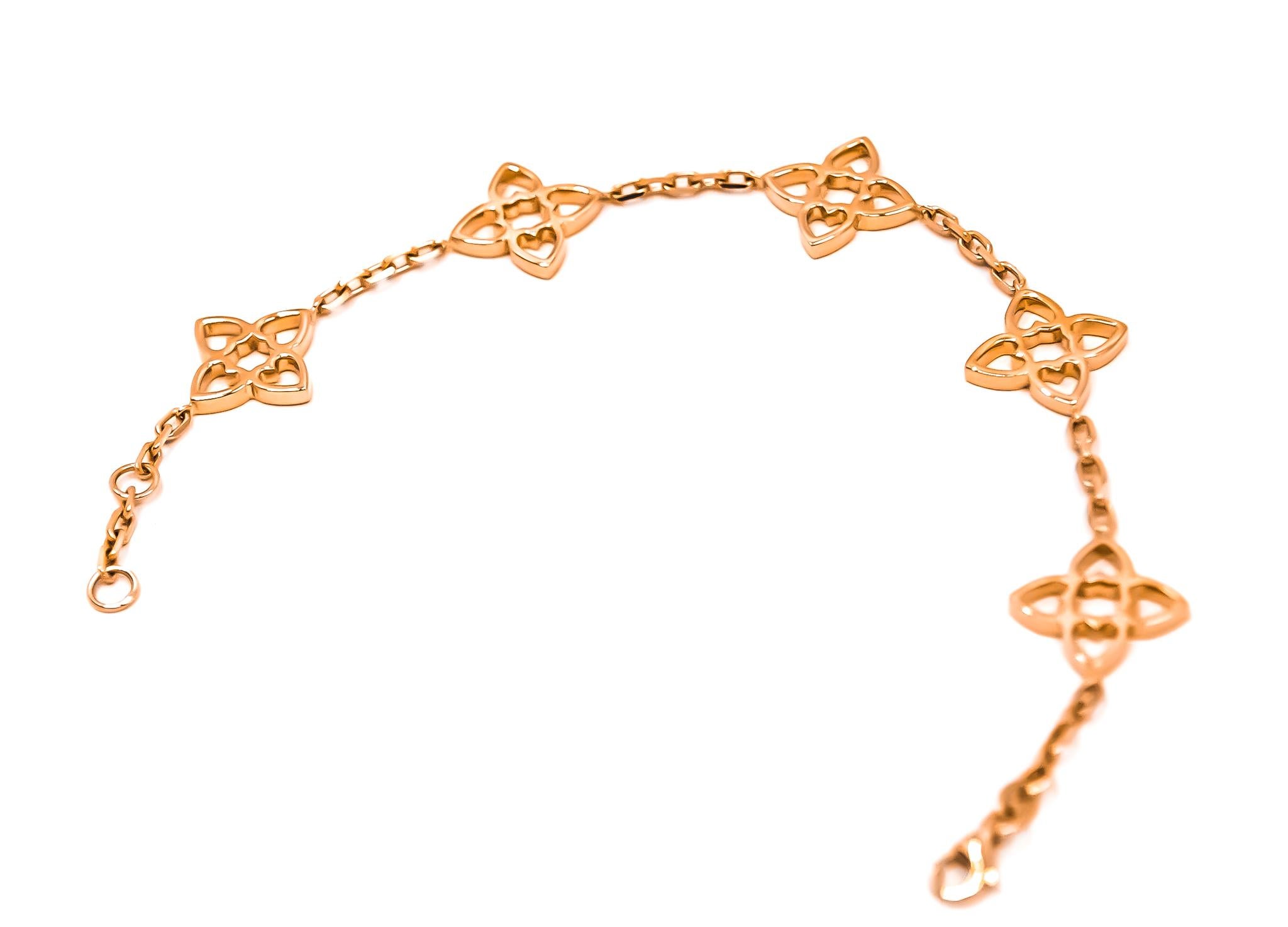 Connected Hearts Five Motif Bracelet in 18kt Rose Gold In New Condition For Sale In Dubai, AE