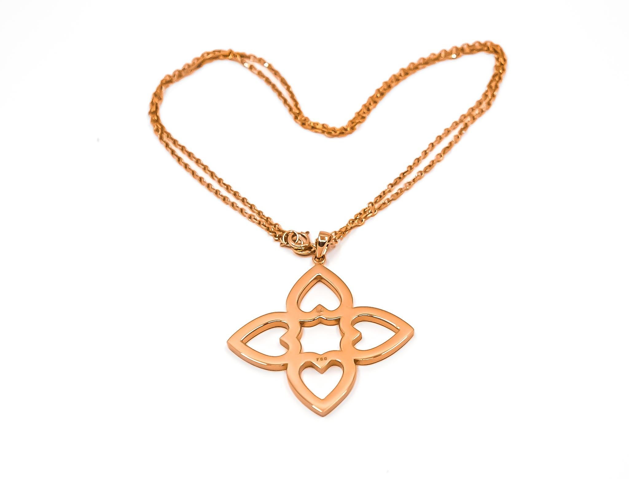 Connected Hearts Pendant Necklace in 18kt Rose Gold In New Condition For Sale In Dubai, AE