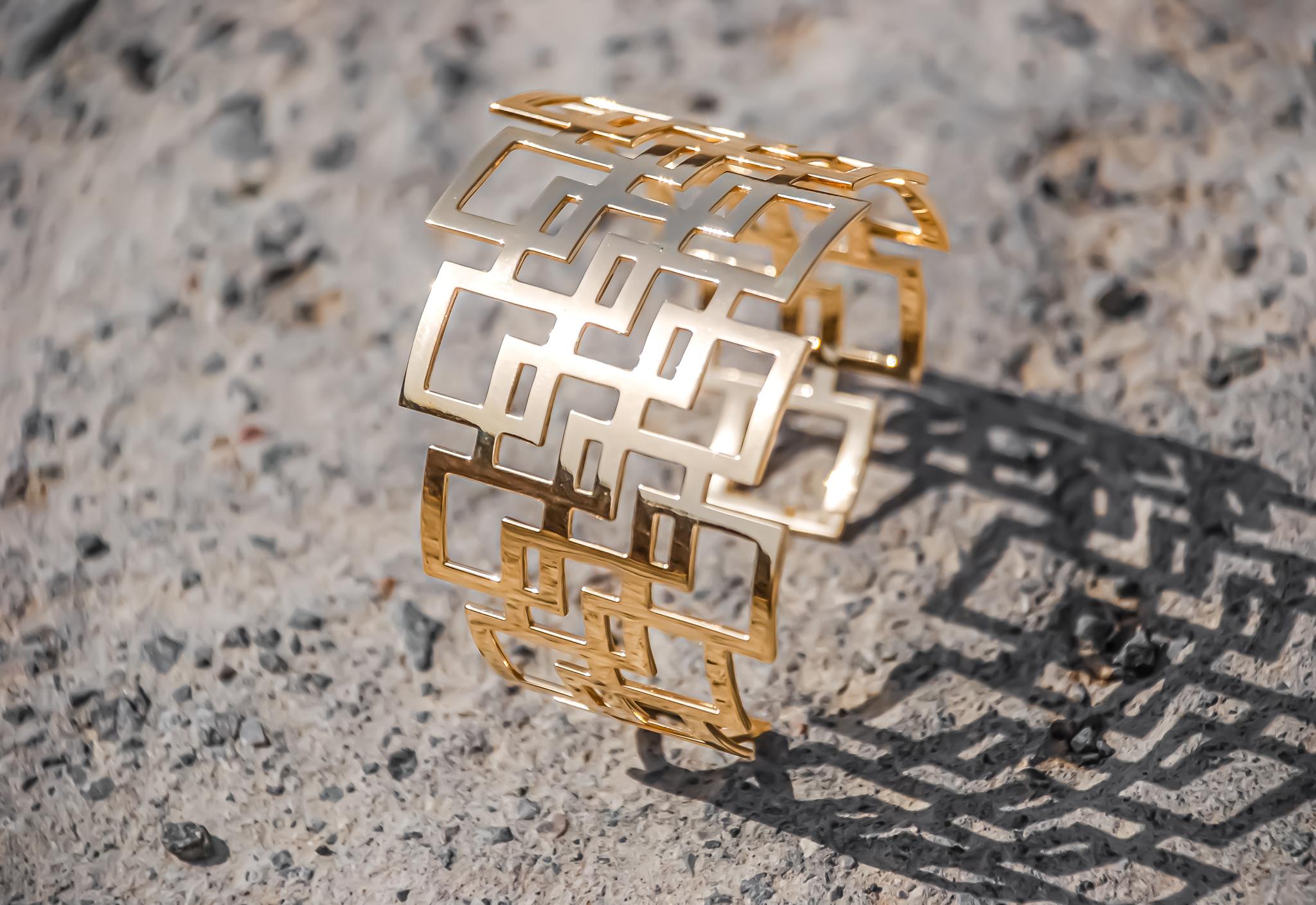 18kt solid yellow gold cuff by Mohamad Kamra - 'Geometric Design Cuff Bracelet'

Cuff can be made in any wrist size.