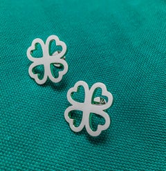 Herzblüten-Ohrstecker aus 18kt Weißgold