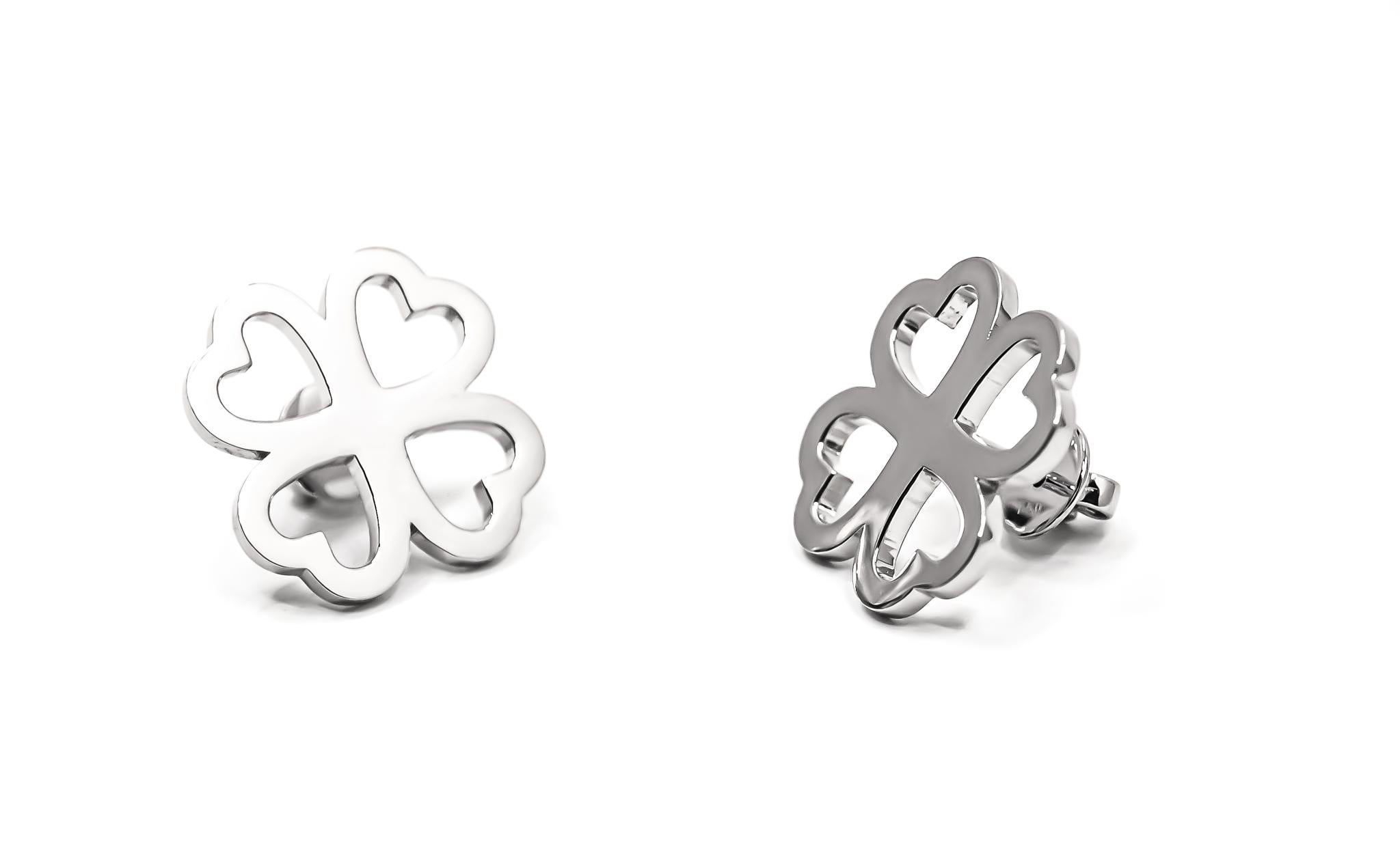 Heart Blossom Stud Earrings in 18kt White Gold In New Condition For Sale In Dubai, AE