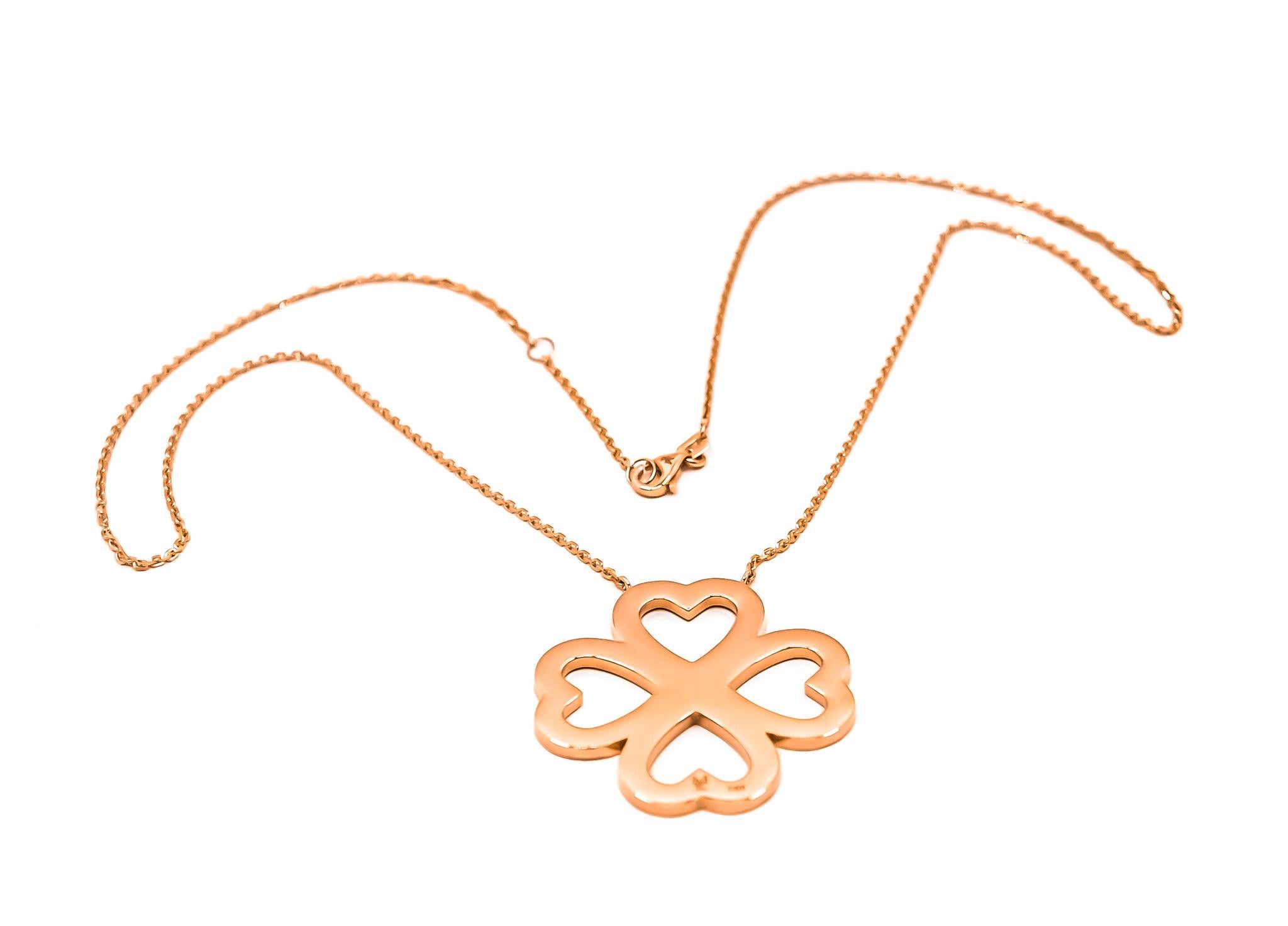 Heart Blossom Pendant Necklace in 18kt Rose Gold For Sale 1