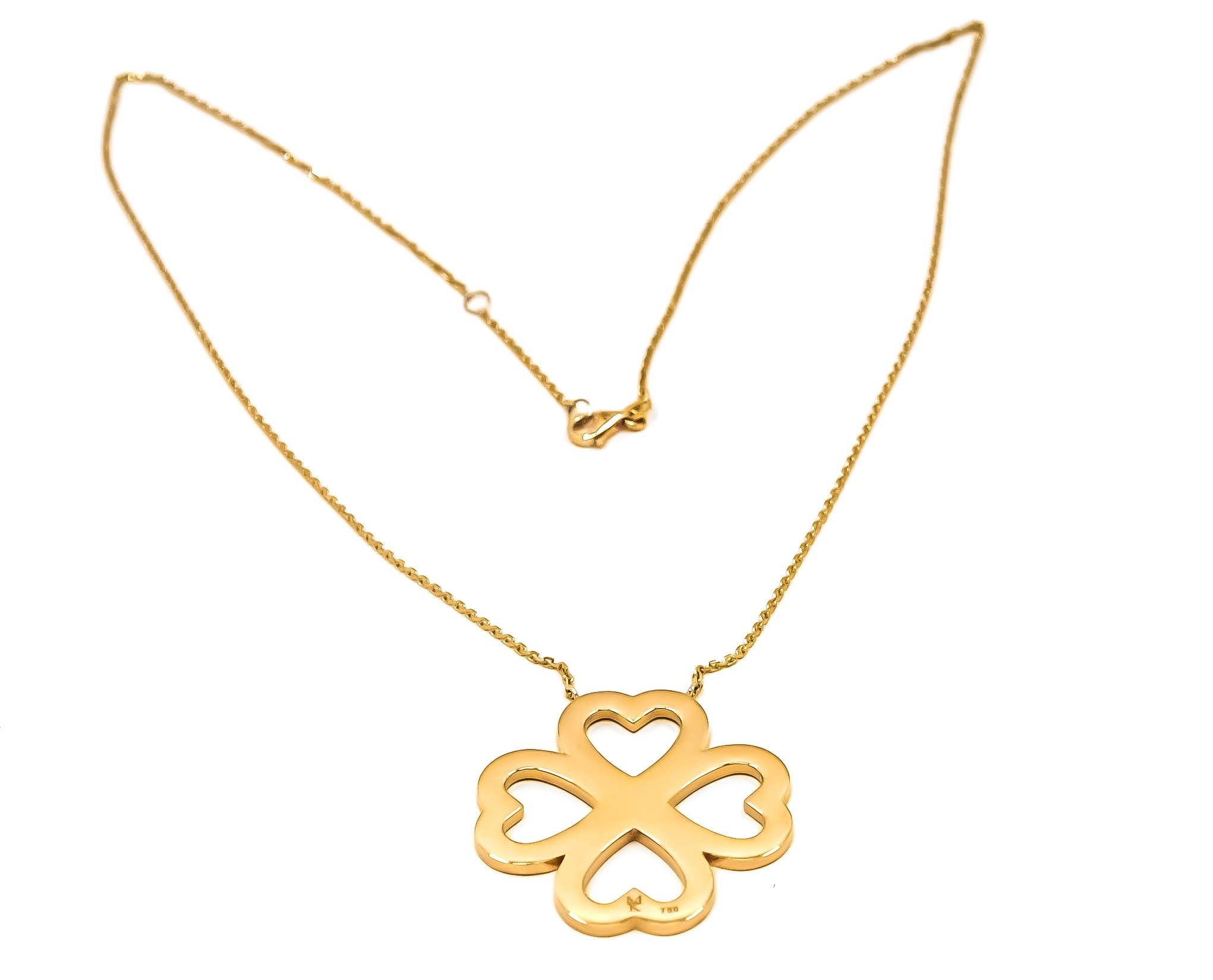 Romantic Heart Blossom Pendant Necklace in 18kt Gold For Sale