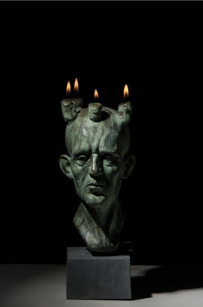 Mohammad Hossein Gholamzadeh (nato nel 1986 a Teheran, Iran) è uno scultore esperto con un BFA in Scultura. 

Conosciuto per la sua ricerca della precisione tecnica, Gholamzadeh esplora l'intrigante interazione tra gli oggetti e le loro funzioni. Il