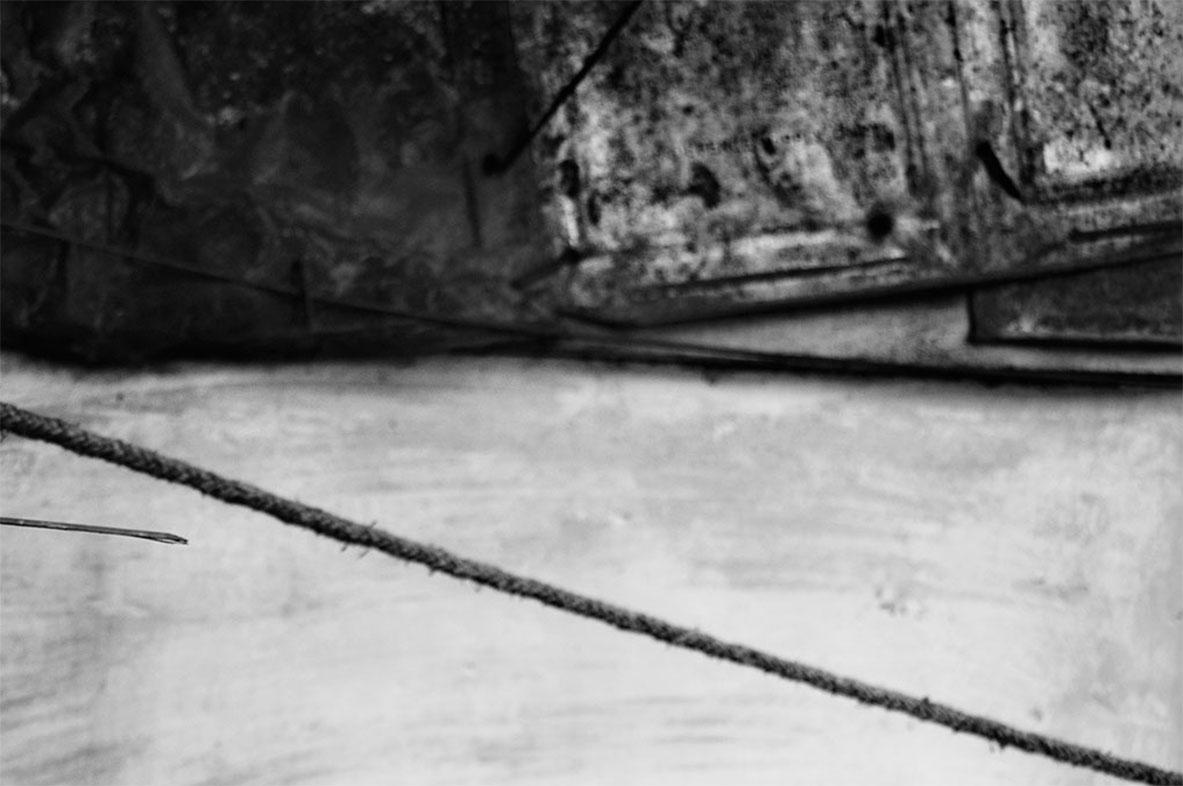 Urban Lampenschirme, Schwarz-Weiß-Fotografie eines indischen Künstlers, auf Lager (Zeitgenössisch), Photograph, von Mohan L. Mazumder