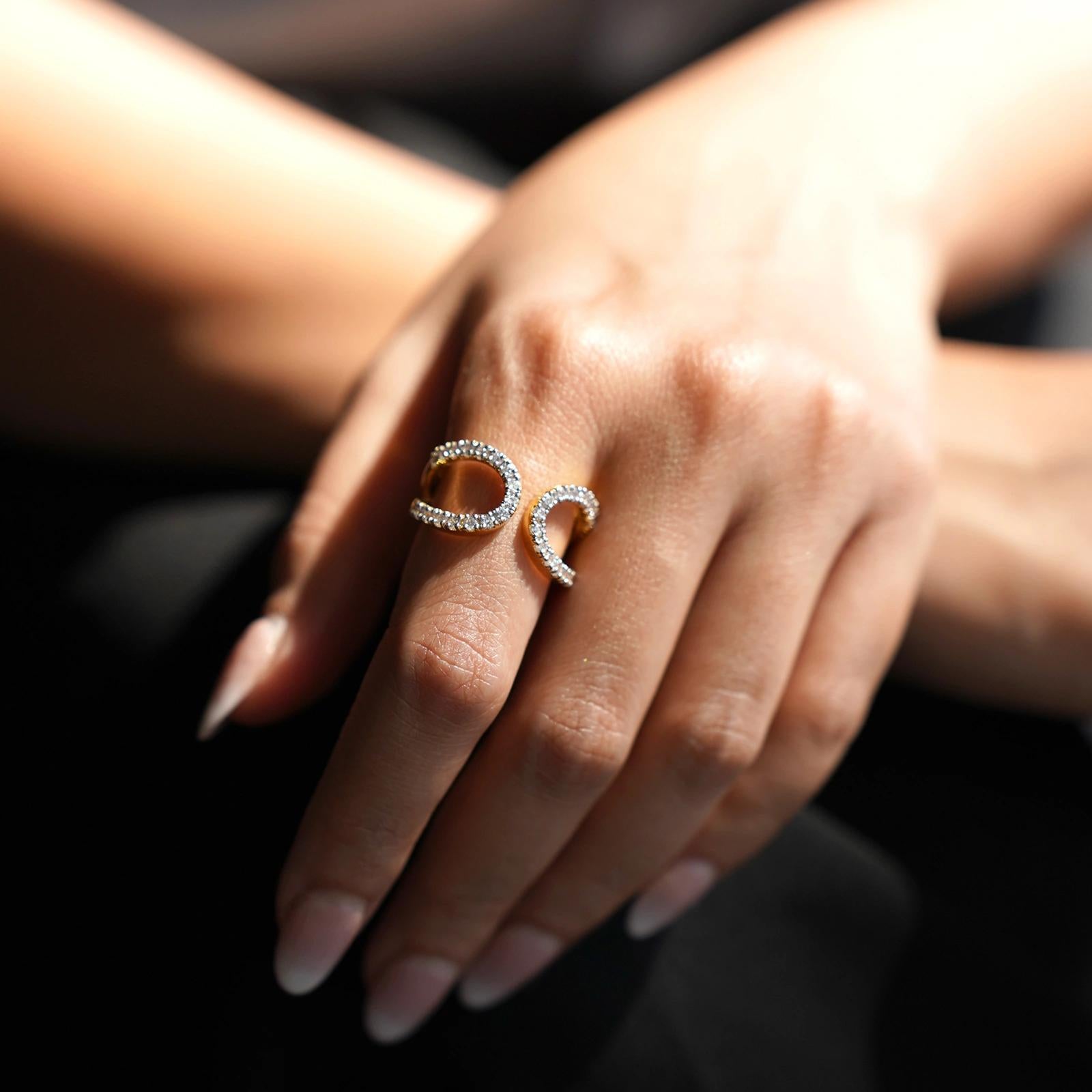 Im Angebot: Moi Amelia Ring aus Gold und Diamanten () 2