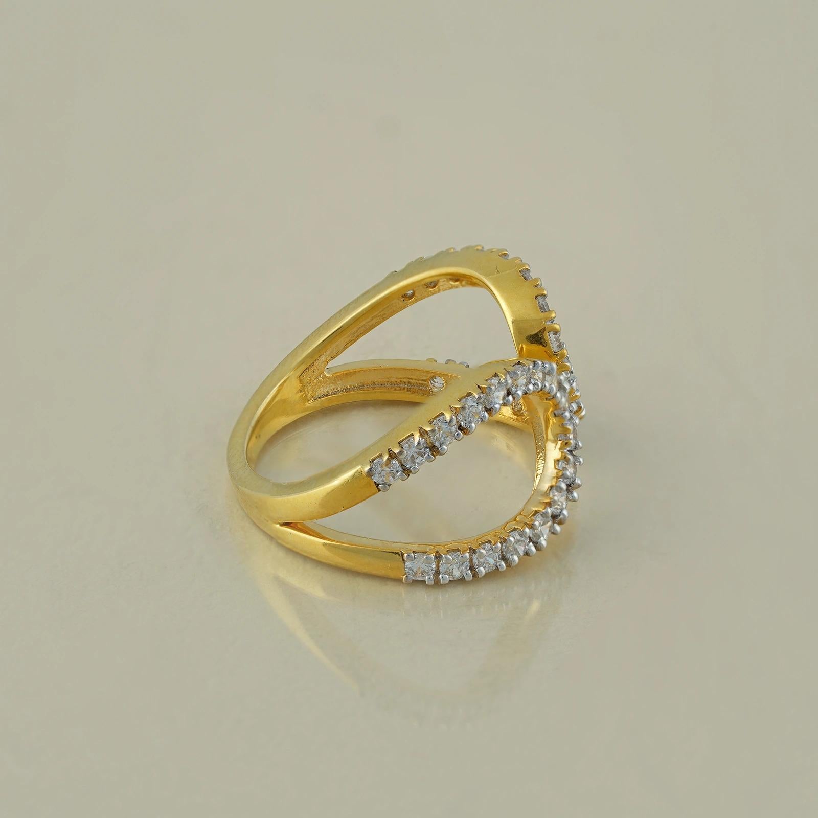 Im Angebot: Moi Amelia Ring aus Gold und Diamanten () 3