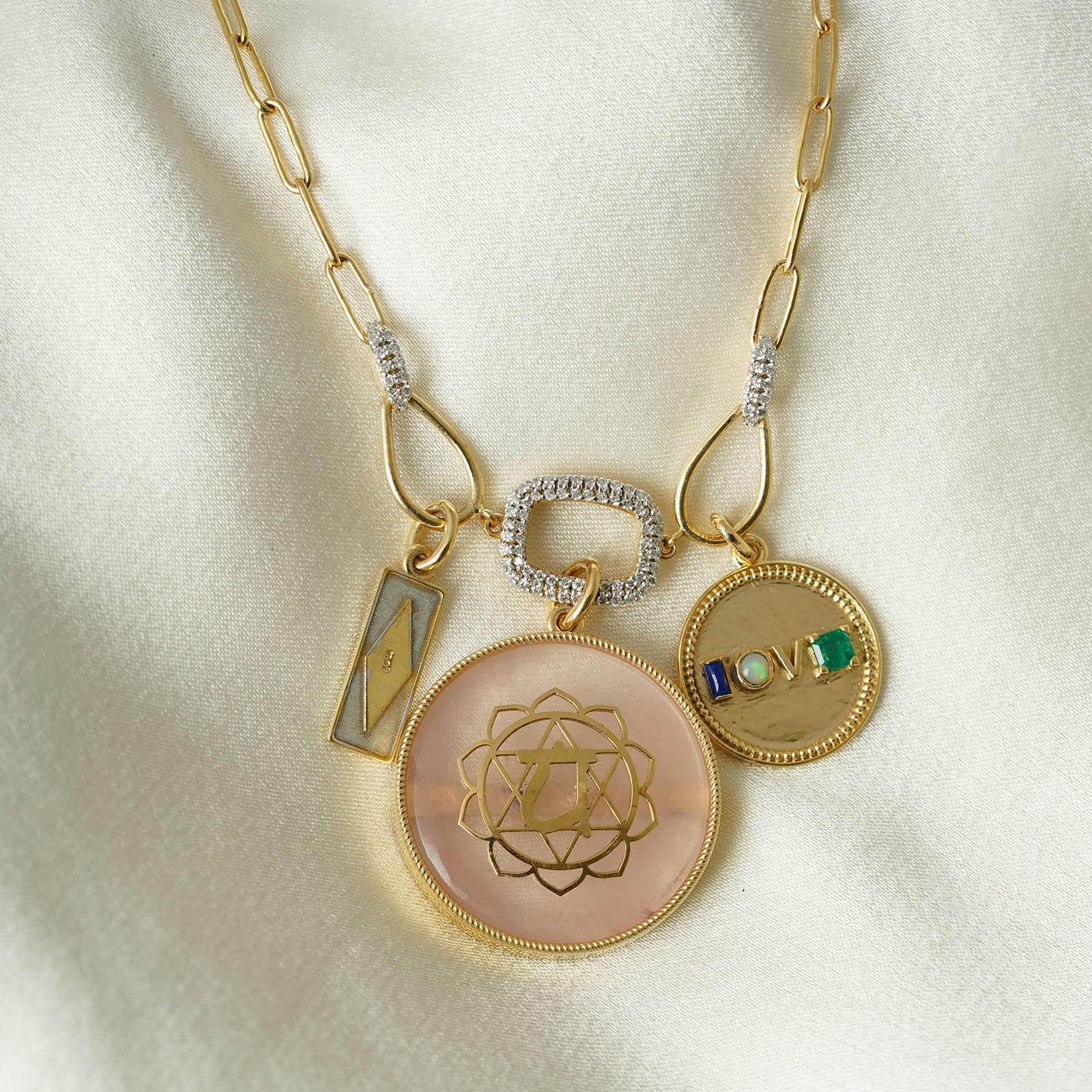 Moi Anah - Collana in oro e diamanti con quarzo rosa In condizioni Nuovo in vendita a Lawrenceville, GA