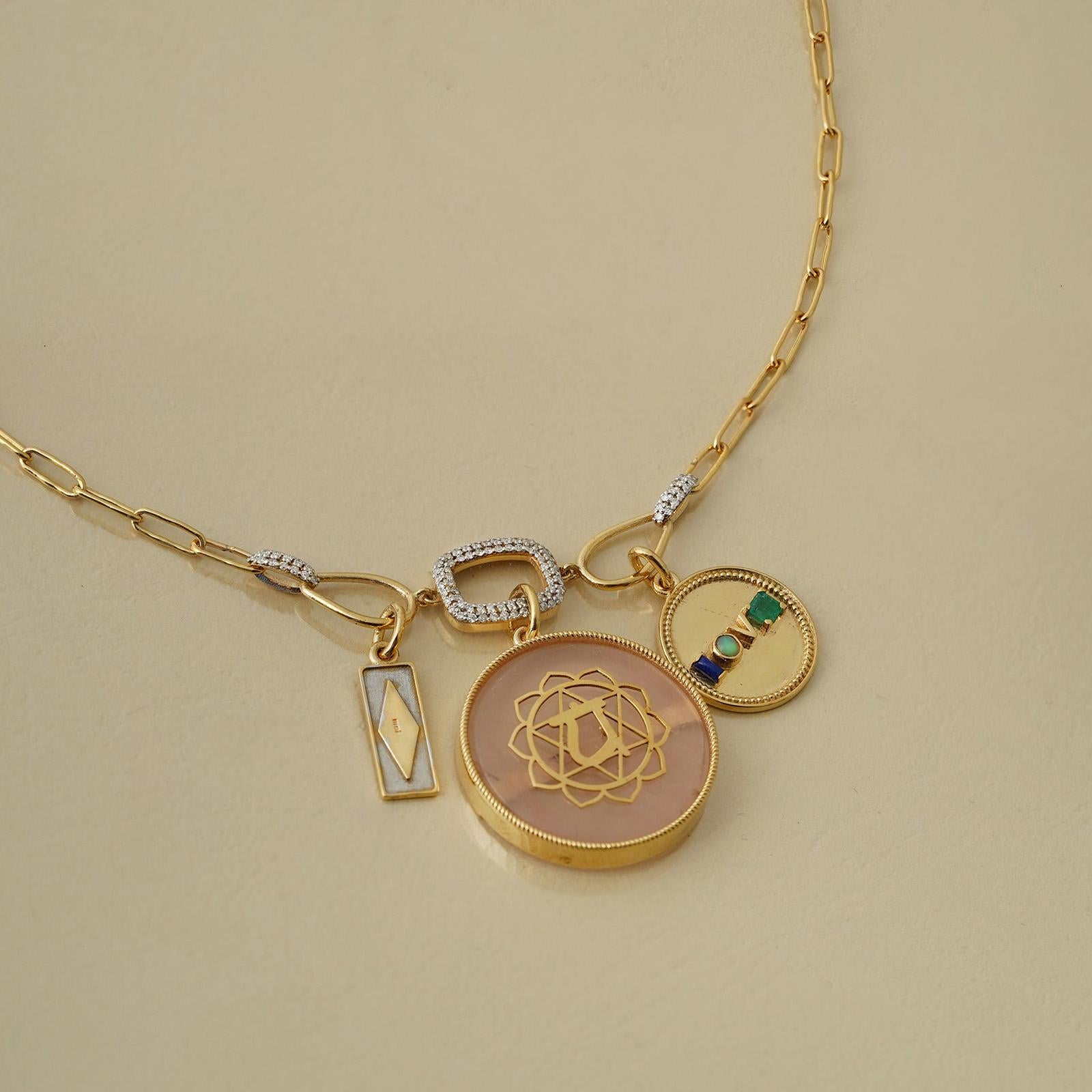Donna Moi Anah - Collana in oro e diamanti con quarzo rosa in vendita