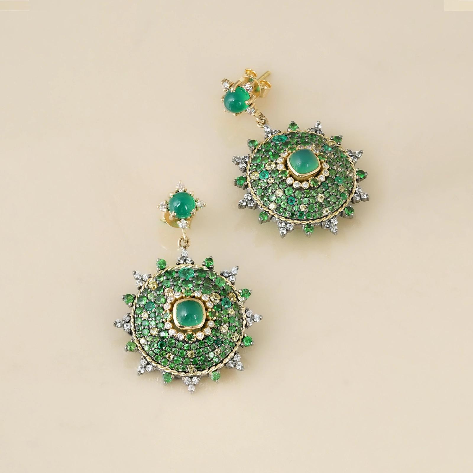 Taglio brillante Orecchini Moi Arden con smeraldo e tsavorite in vendita