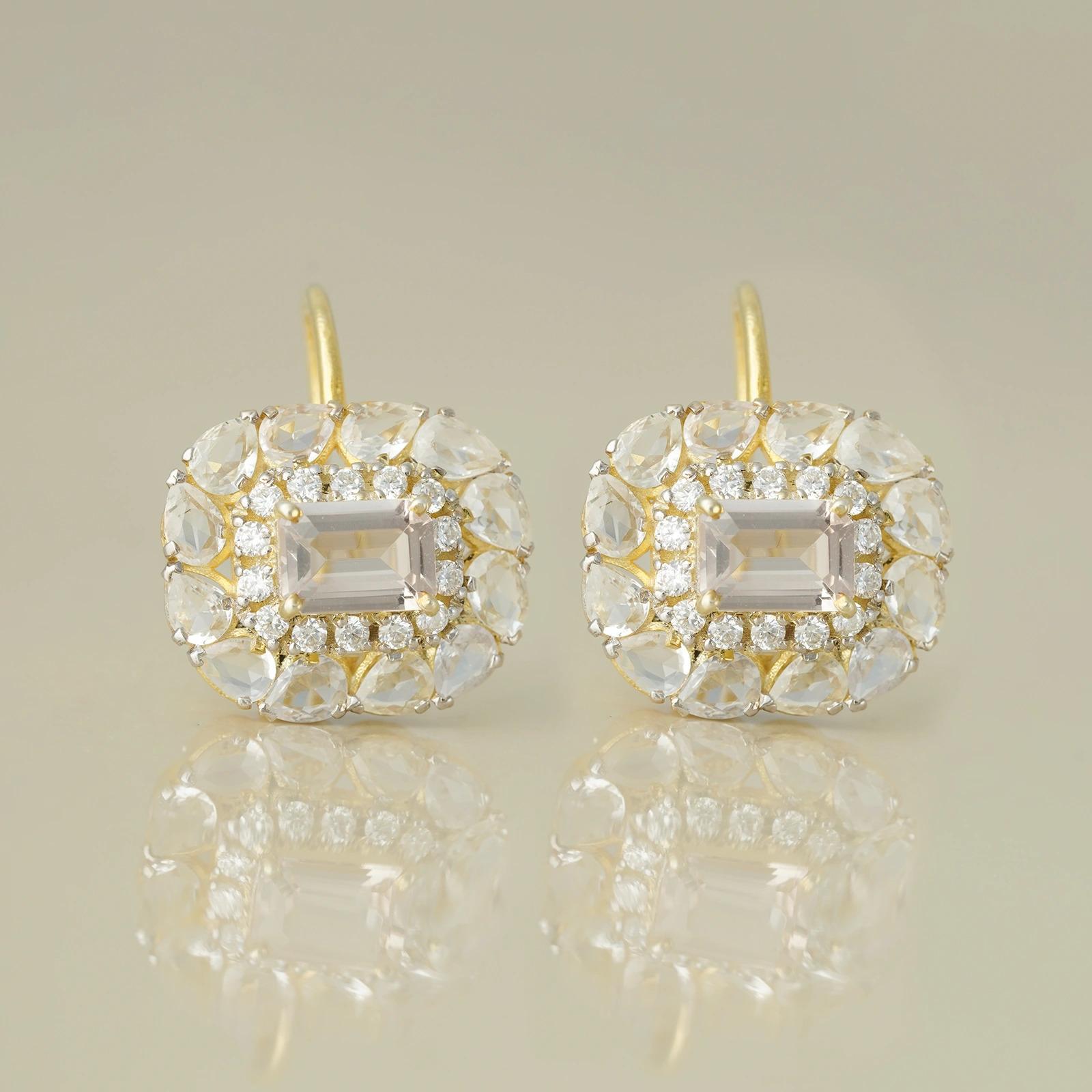 Gold(14K) : 6.0g
Diamonds : (VS clarity & H-I colour) : (Brilliant cut ) : 0.54ct
Gemstones : White Sapphire : 1.92ct Morganite : 1.78ct

A perfect balance between bold and beautiful, just like Rapunzel, the Ariana ear studs are as dreamy as they