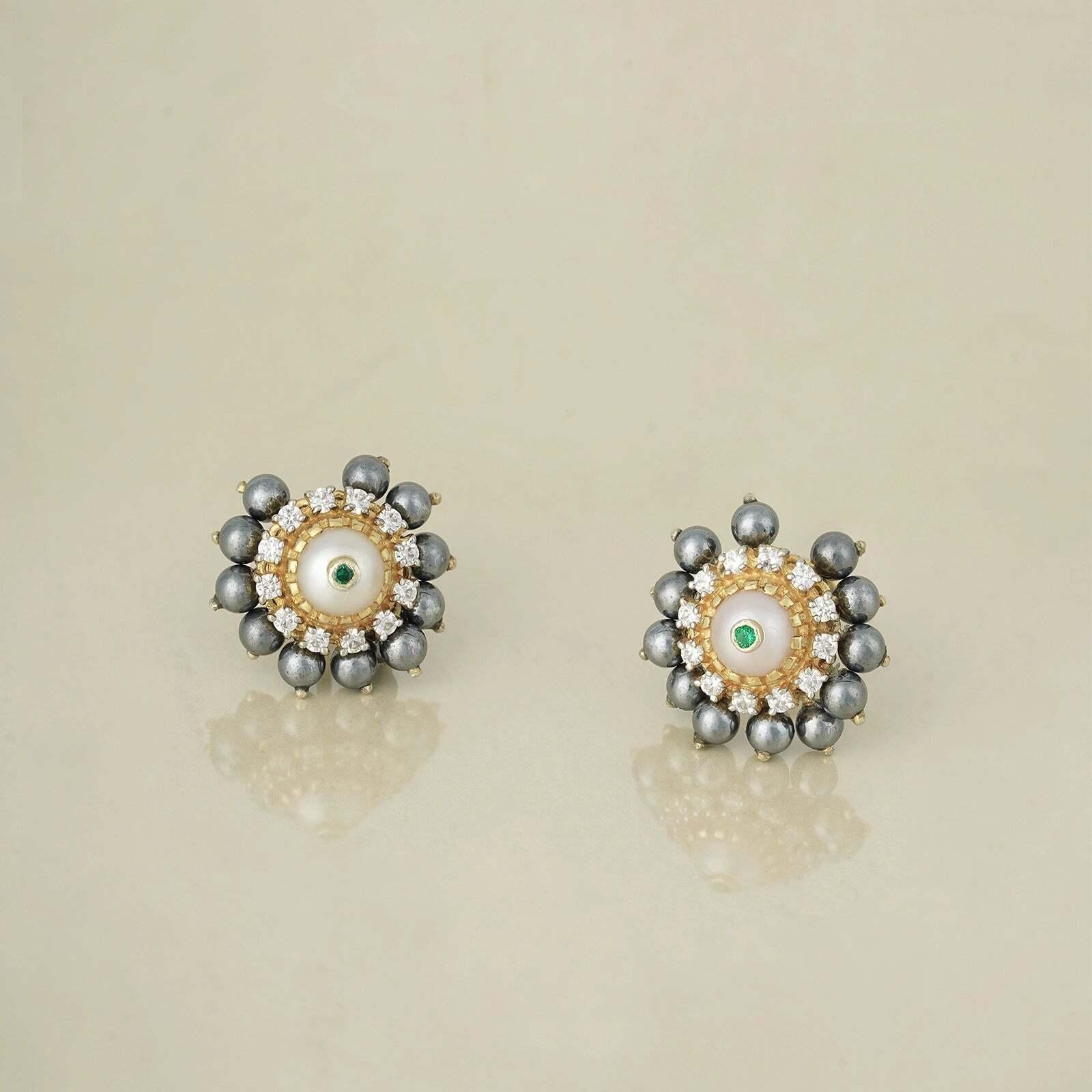 Moi Audrey Gold Diamond Pearl Terahertz Ear Studs In New Condition For Sale In Lawrenceville, GA