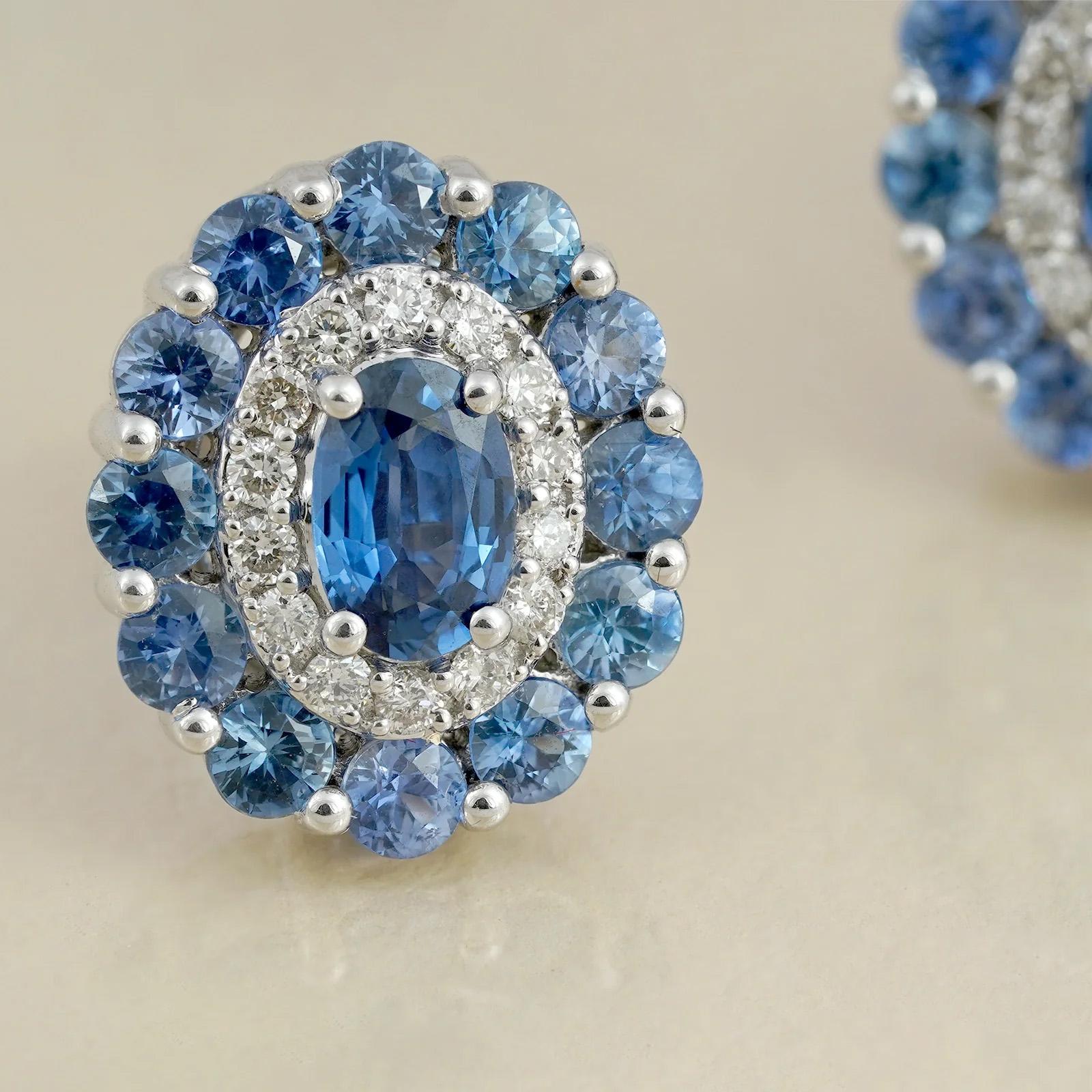 Moi Orecchini con diamanti e zaffiri blu in oro azzurro in vendita 1