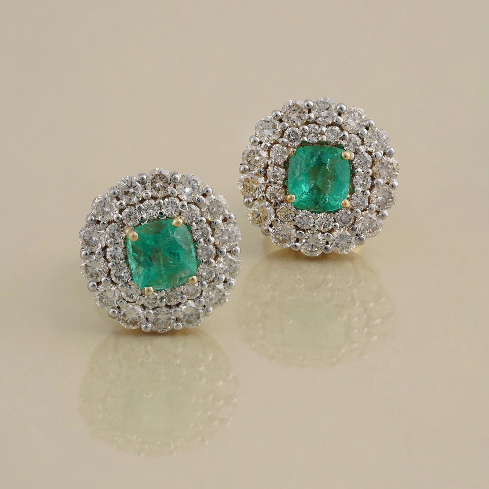 Oro (14K) : 2,78g
Diamanti : (purezza VS e colore H-I) : (taglio brillante) : 0.95ct
Pietre preziose : Smeraldo : 0.87ct

Smeraldo. Diamanti. Realizzato in oro giallo.

Opulente e minimali allo stesso tempo, queste piccole bellezze elevano la tua