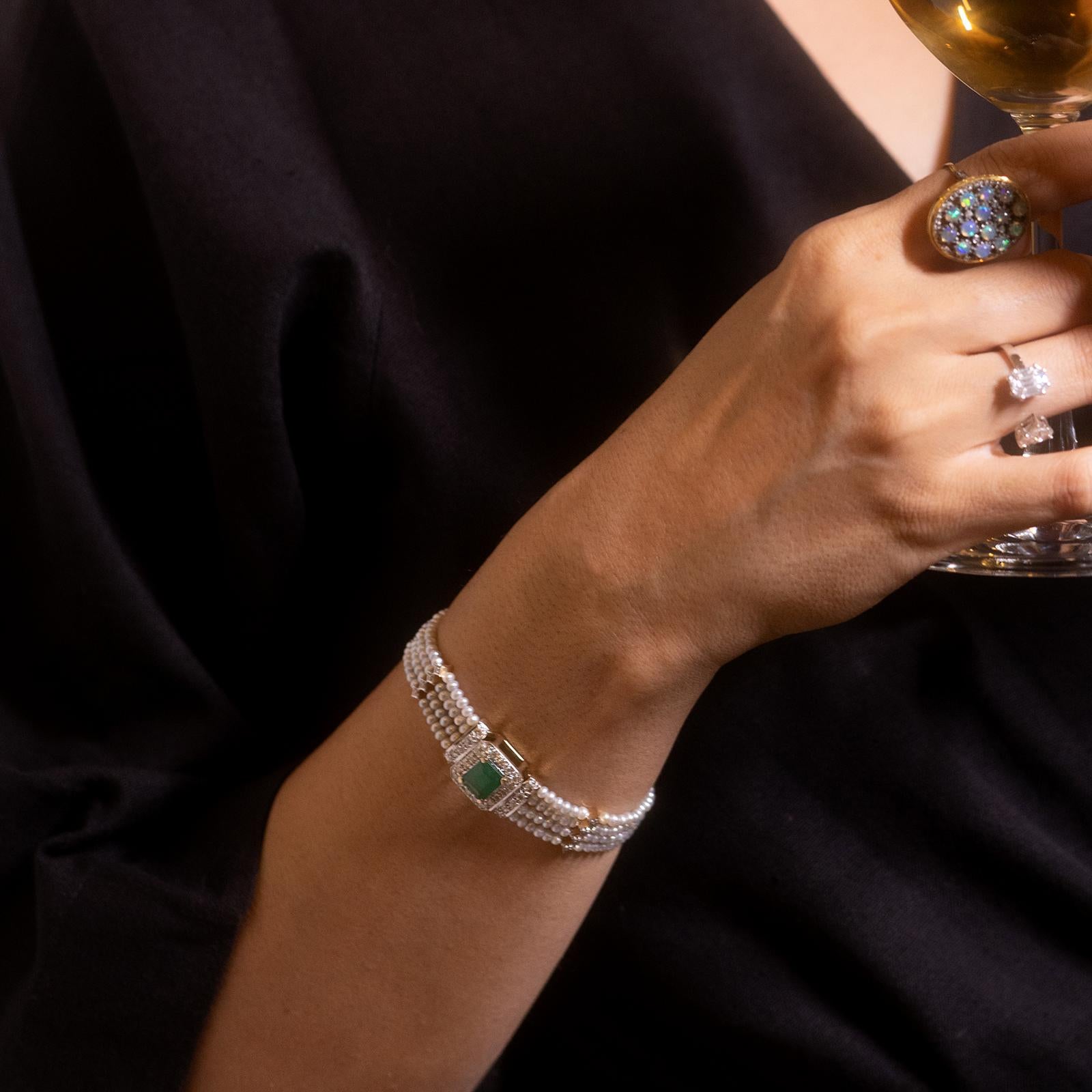 Gold(14K) : 5.5g
Diamonds : (VS clarity & H-I colour) : (Brilliant cut ) : 0.47ct
Rose-cut Diamonds : 0.26
Gemstone : Emerald and Freshwater Pearls
925 Silver

A rare combination of pearls and emerald, this bracelet we believe epitomizes style,
