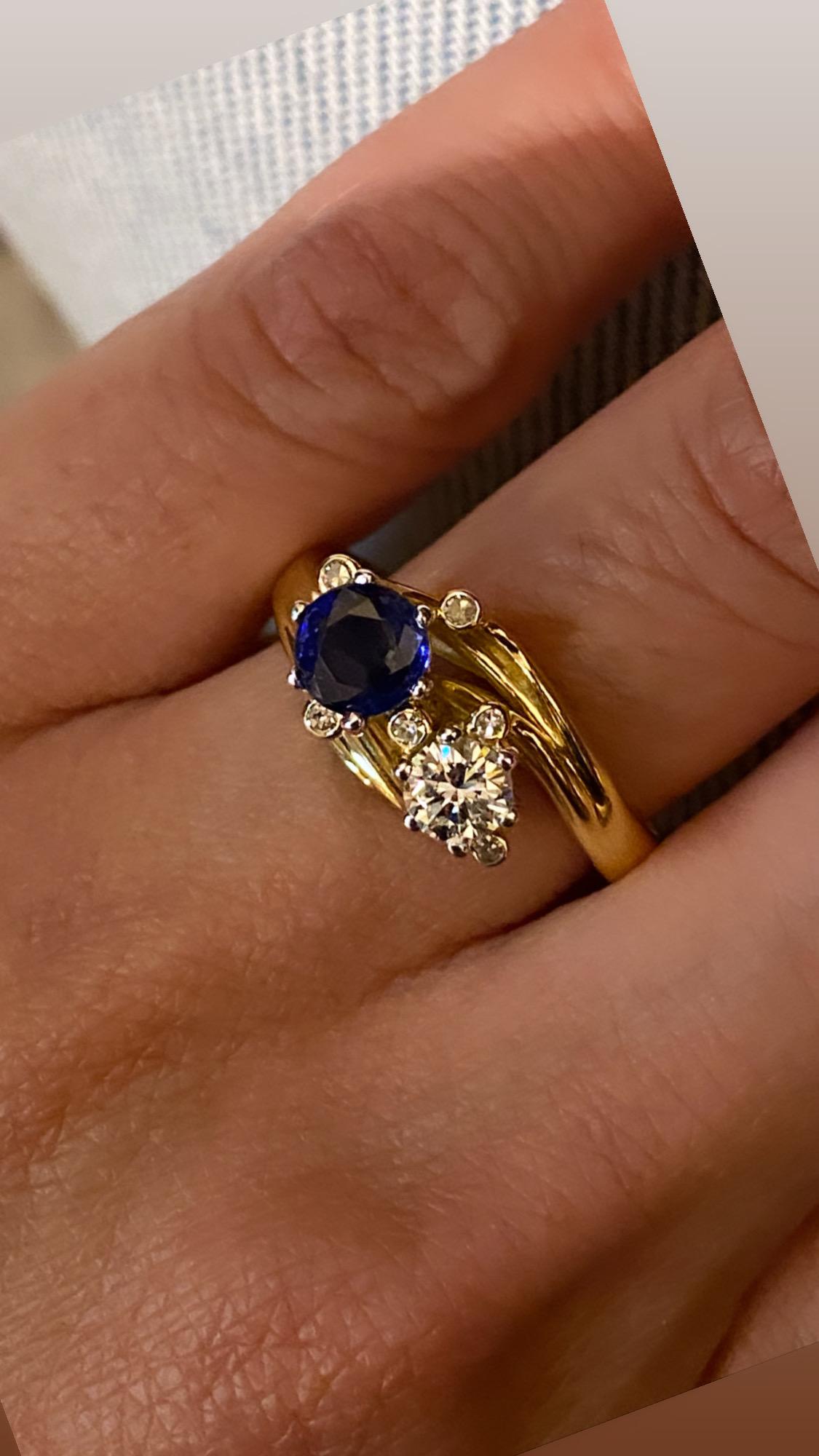 Of iconic Toi et Moi design, 

featuring an impressive Natural Ceylon Sapphire 

of striking royal blue colour & excellent clarity

of 0.60ct approx. 

securely 6 claw-set in 18K White Gold 


Set right next to a sparkling Round Brilliant Cut