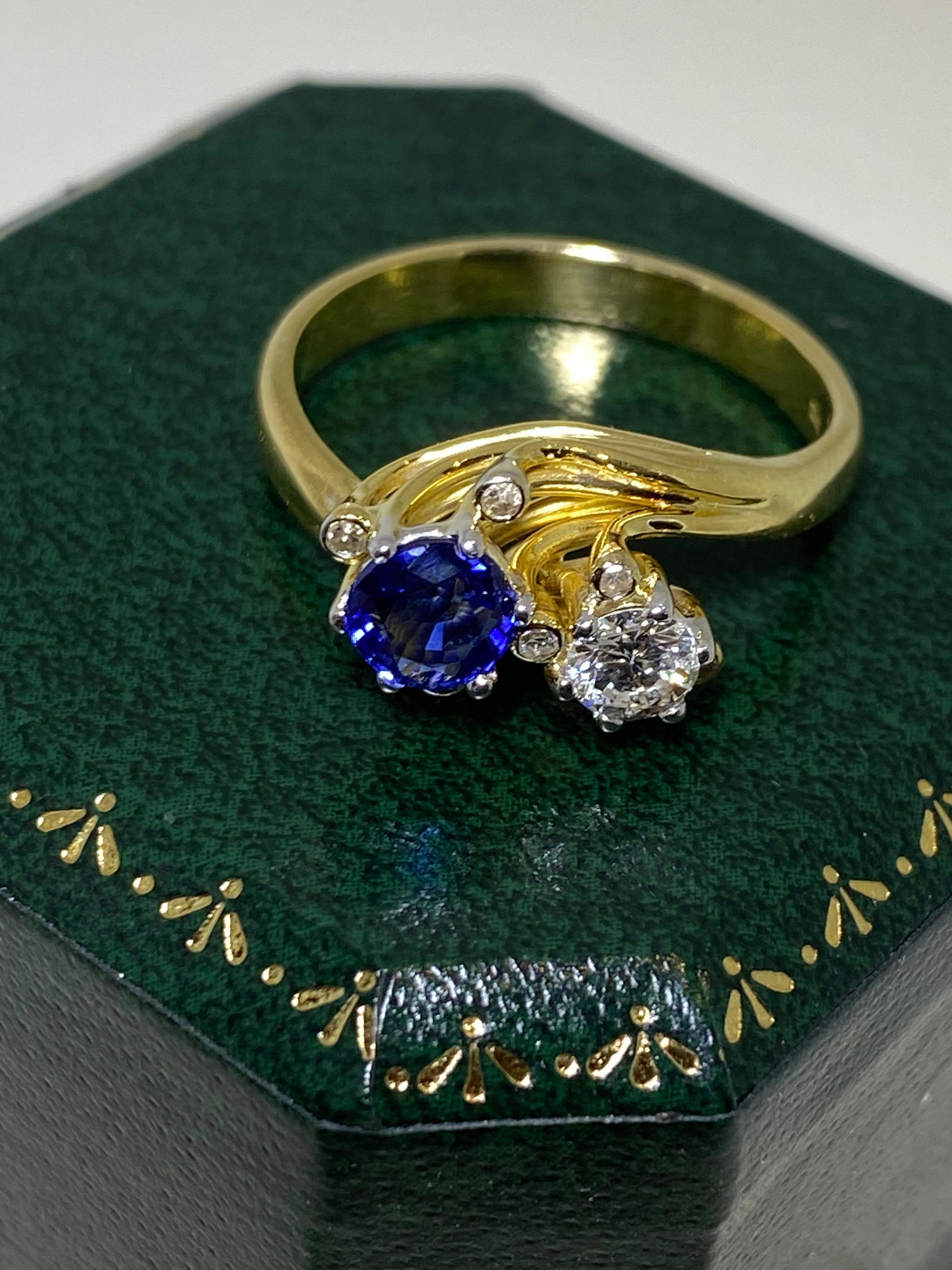 Round Cut Retro Toi et Moi 0.60ct Ceylon Sapphire & Diamond Crossover Ring in 18k Gold