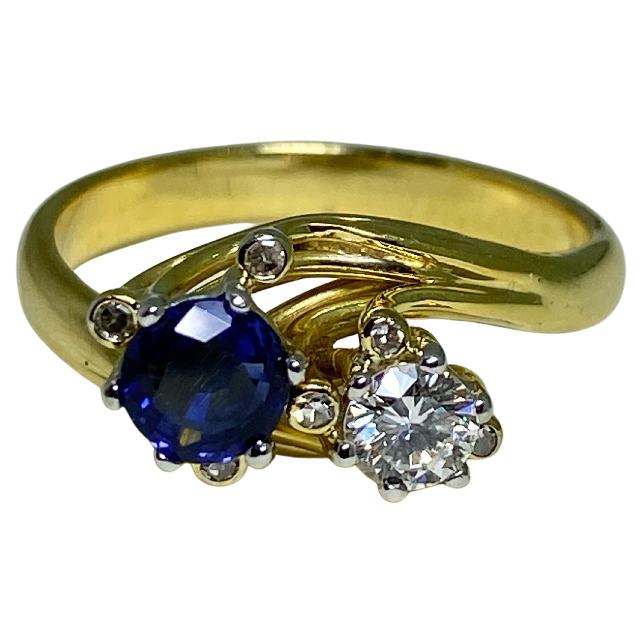 Retro Toi et Moi 0.60ct Ceylon Sapphire & Diamond Crossover Ring in 18k Gold For Sale