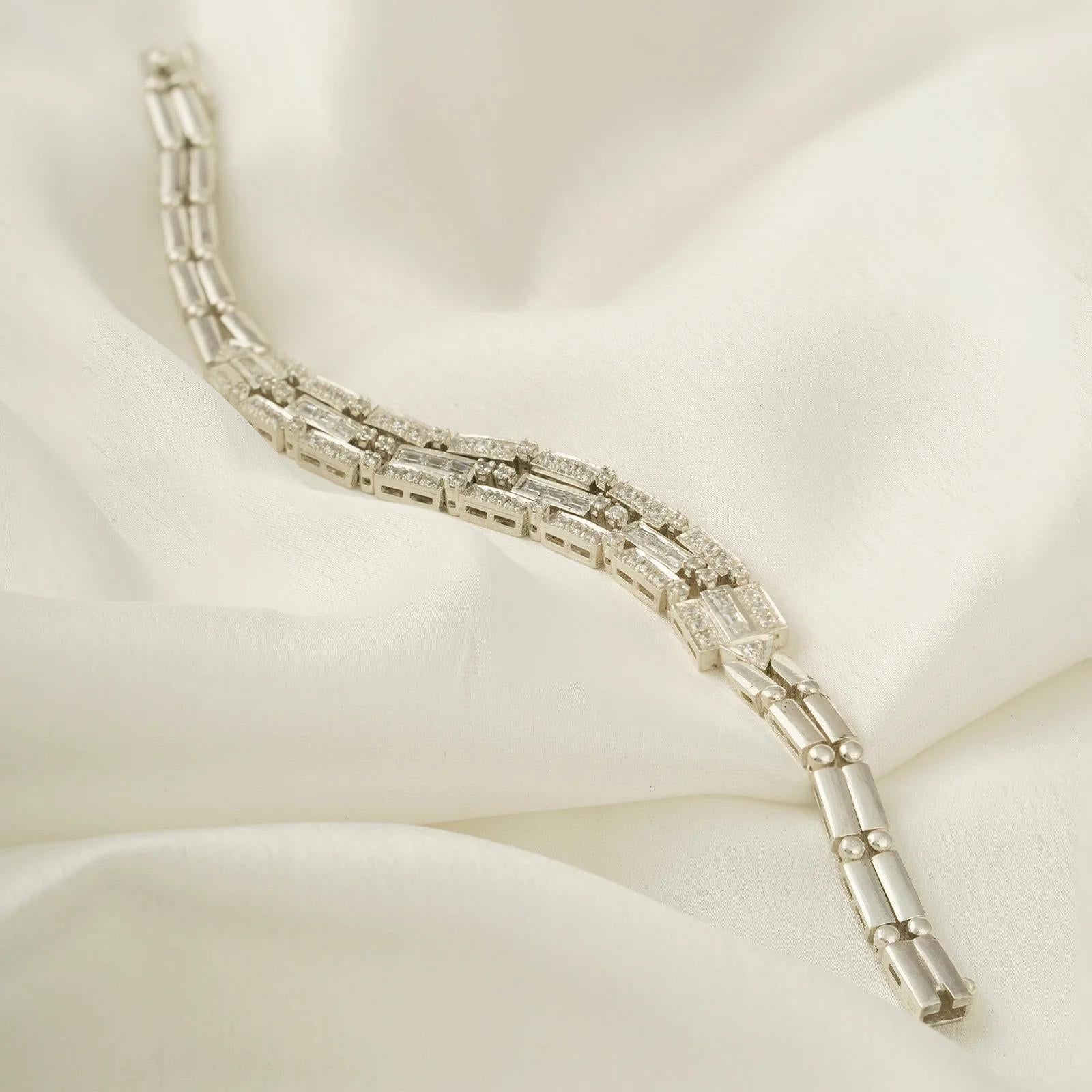 Baguette Cut Moi Helia Diamond and Gold Bracelet For Sale