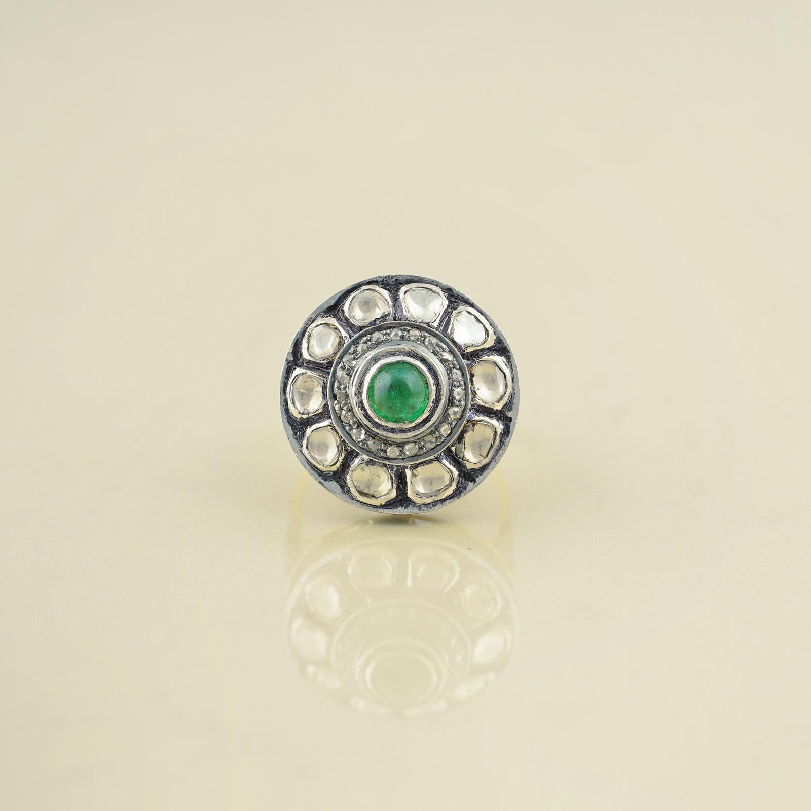 in vendita:  Anello Moi Jaipur in oro e smeraldo 3