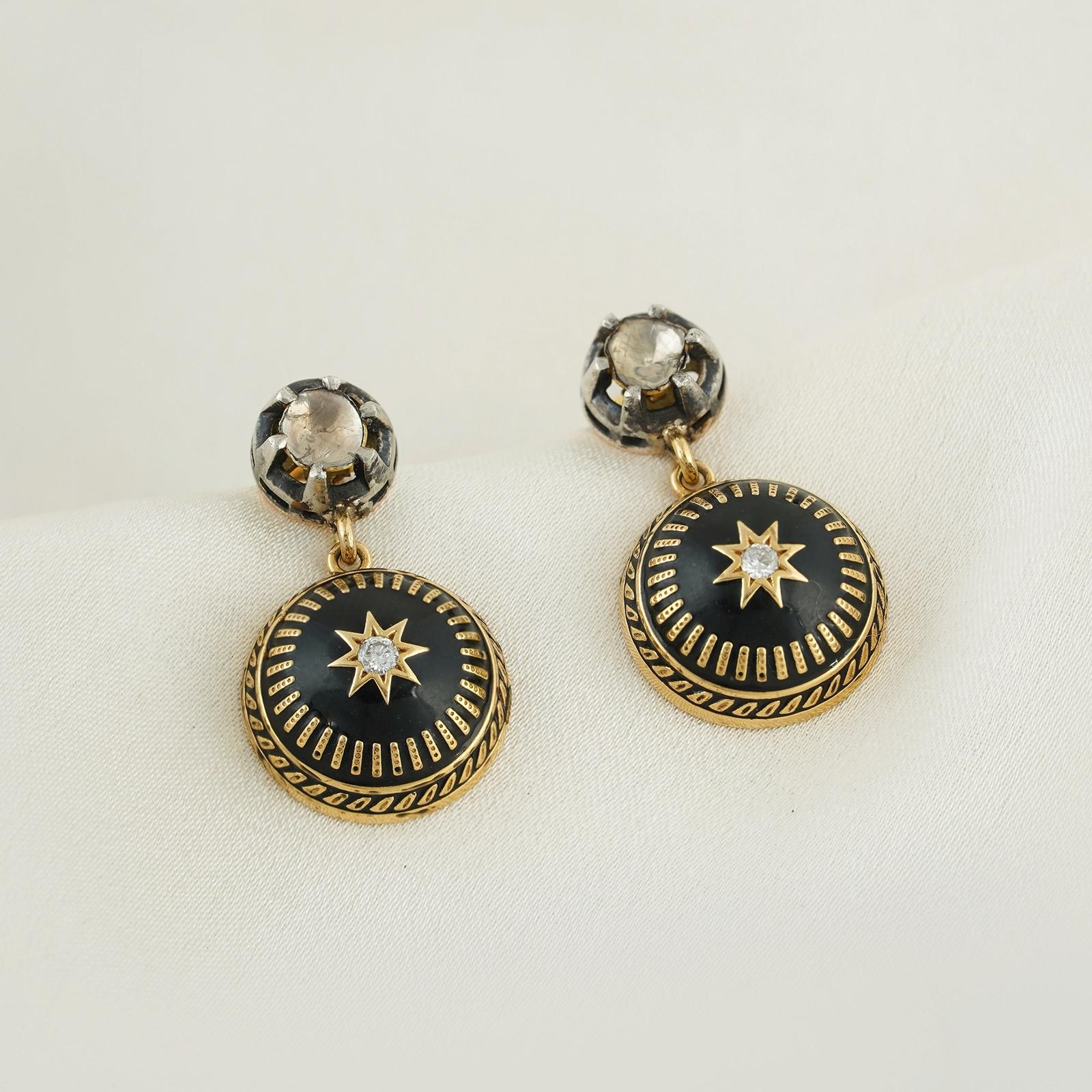 Taglio brillante Orecchino Moi Joya in oro con diamanti e smalto nero in vendita